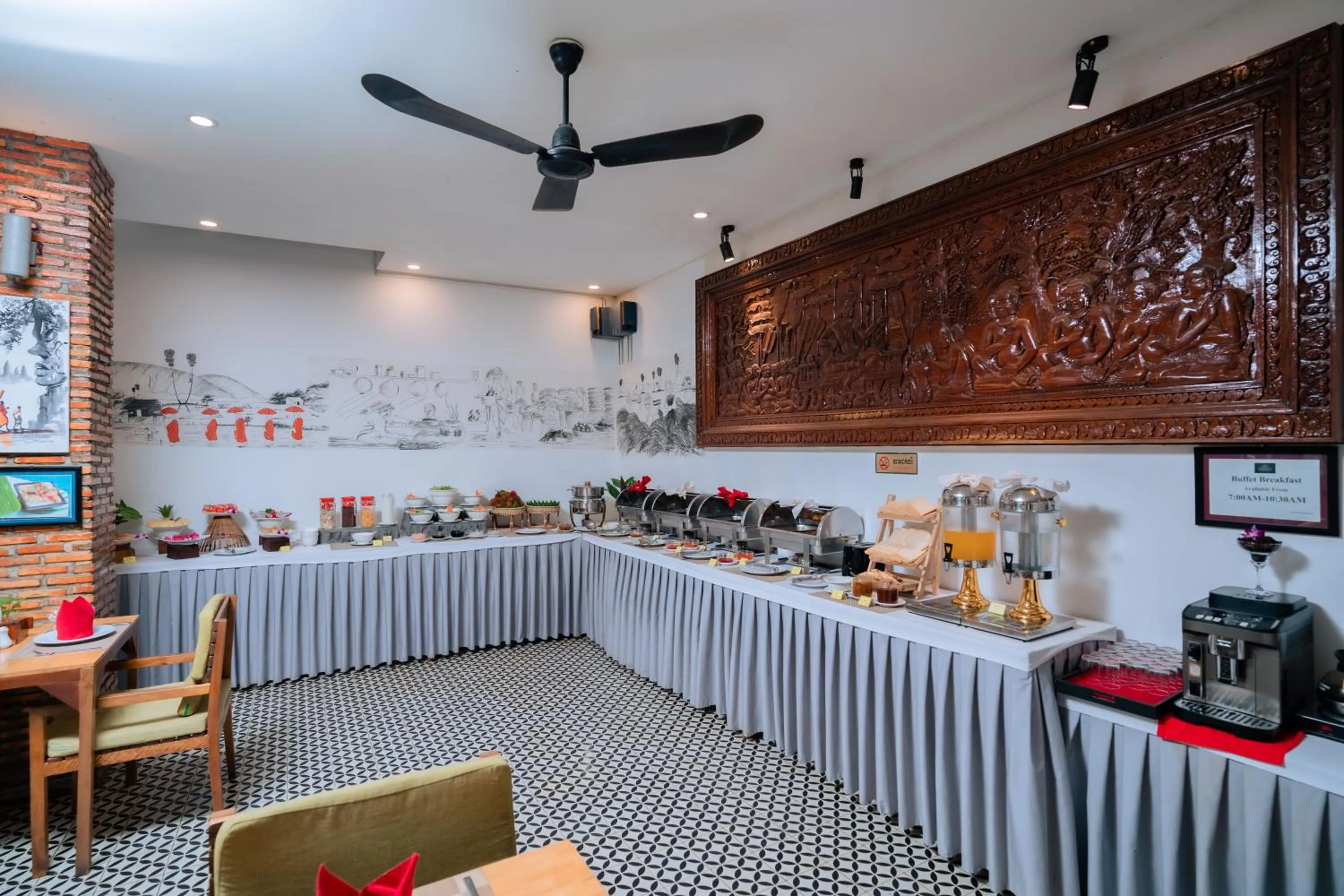 Restaurant/places to eat in Home Chic Hotel