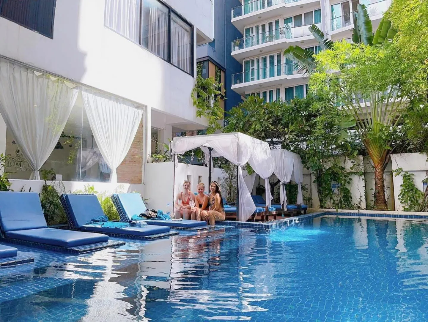 Swimming pool in Home Chic Hotel