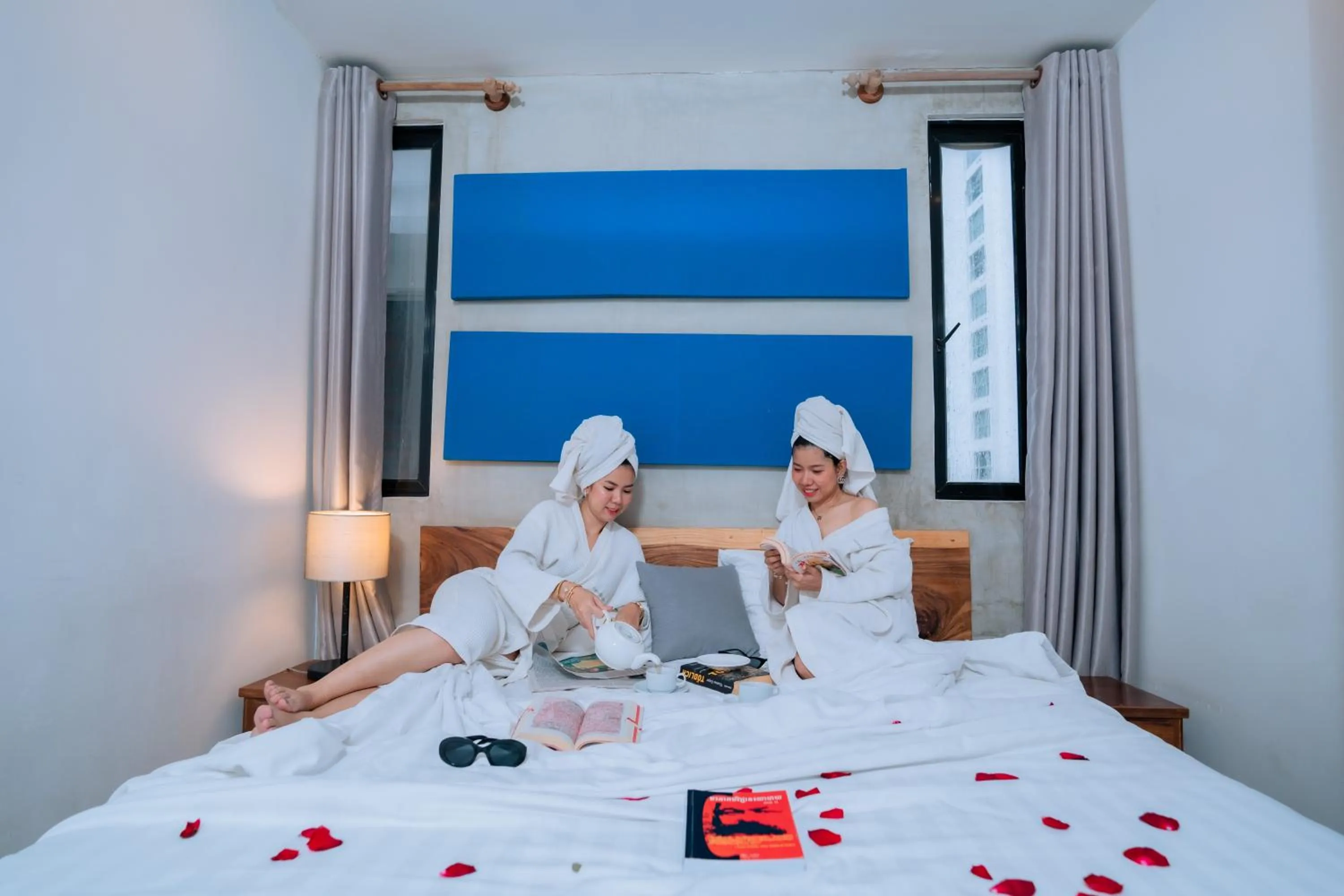 Bed in Home Chic Hotel