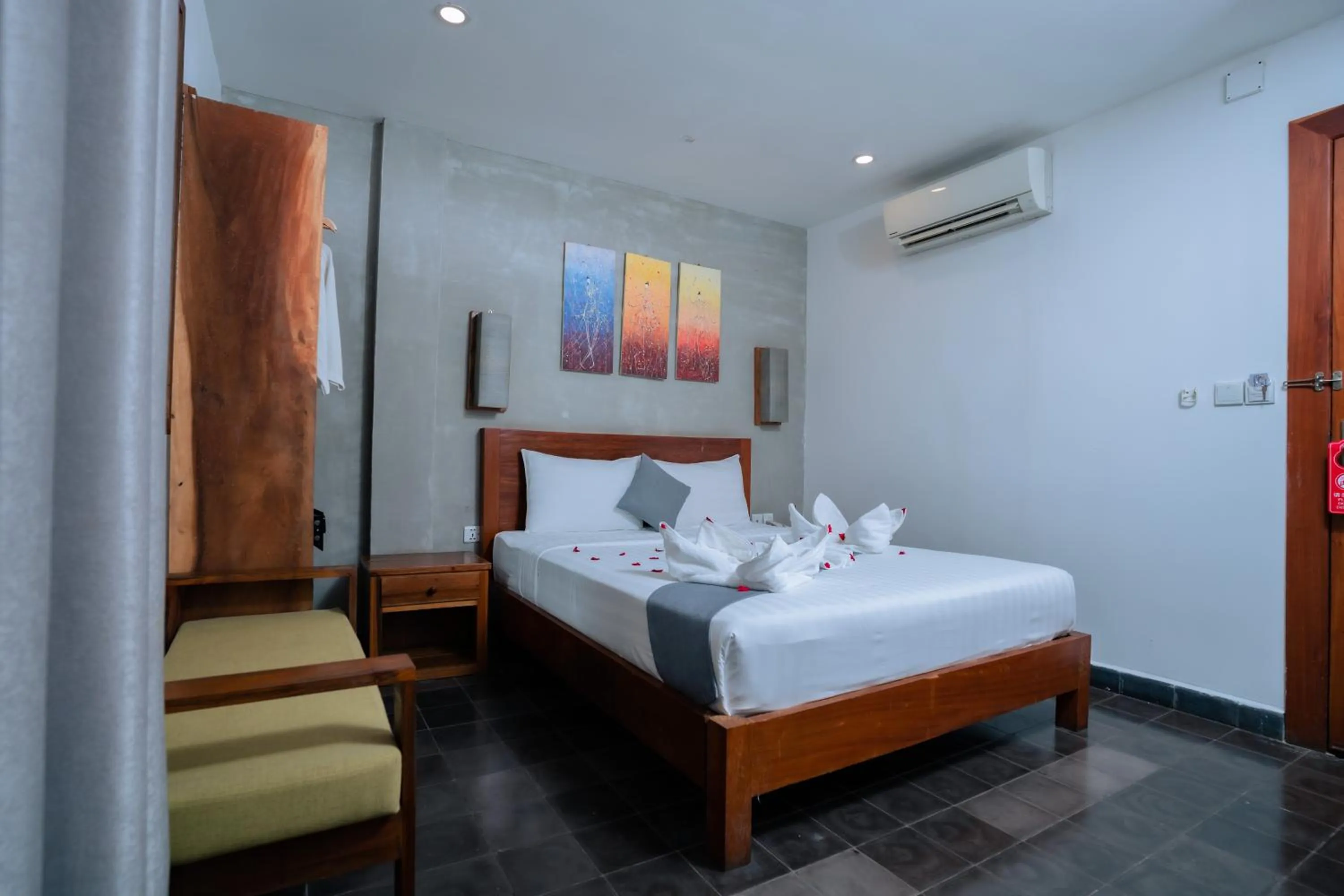 Bed in Home Chic Hotel