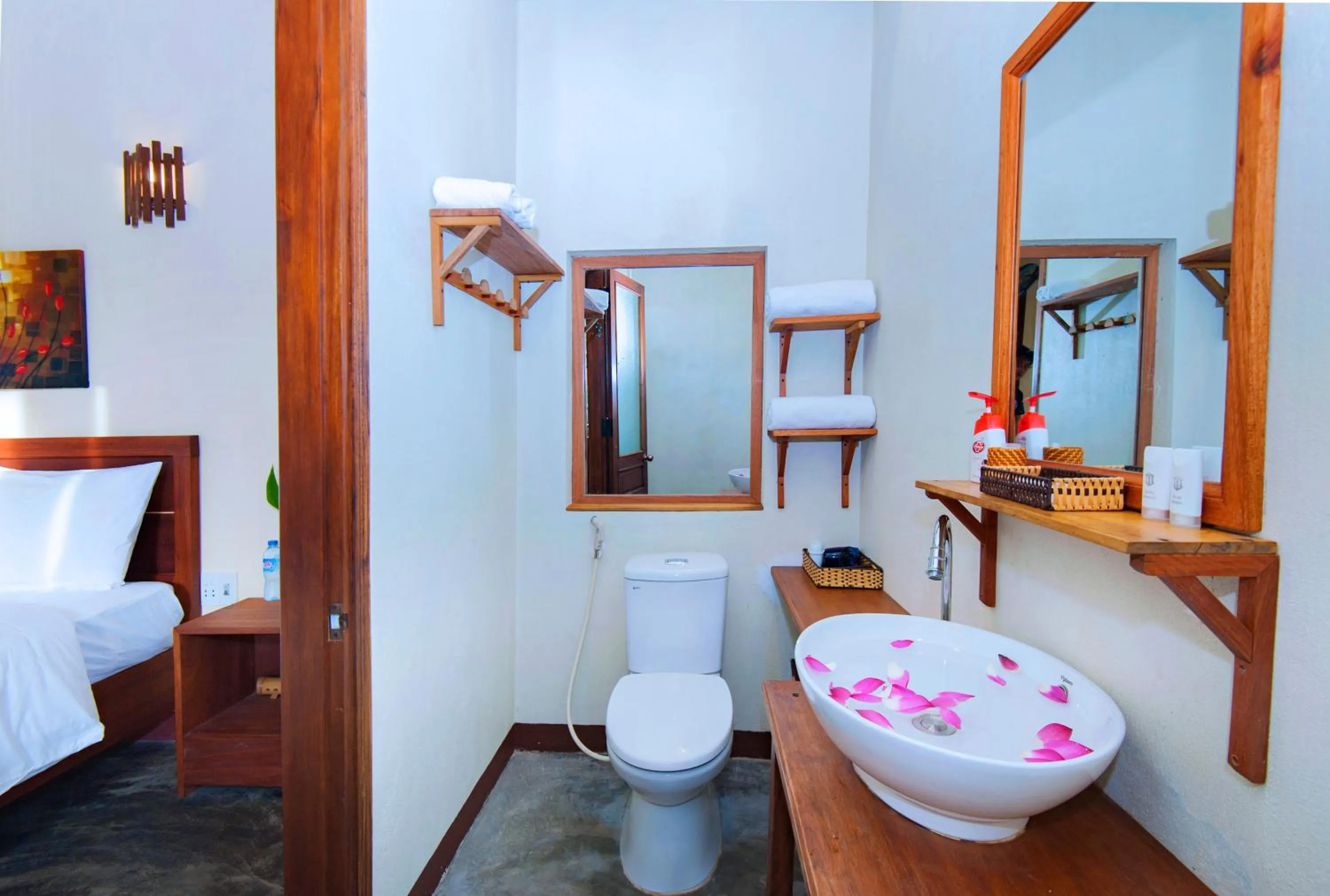 Bathroom in Chez Xuân ở Hội An - Rooms & more