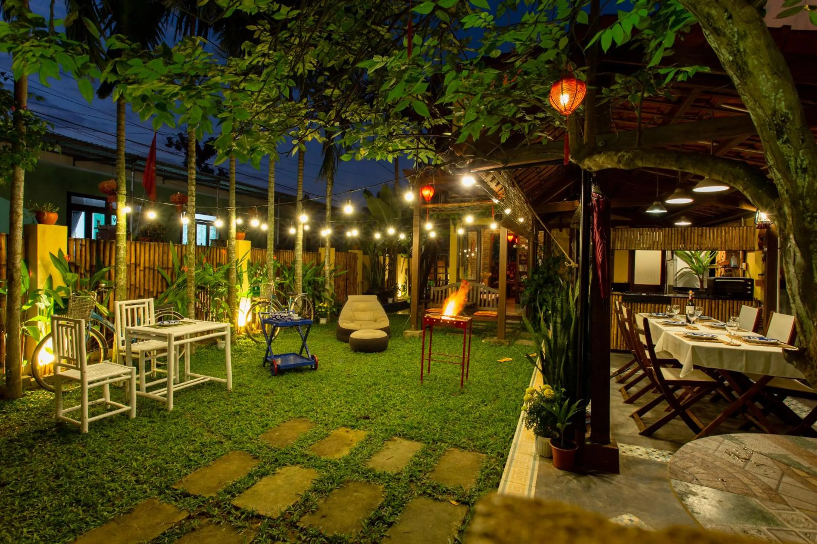 Garden view in Chez Xuân ở Hội An - Rooms & more