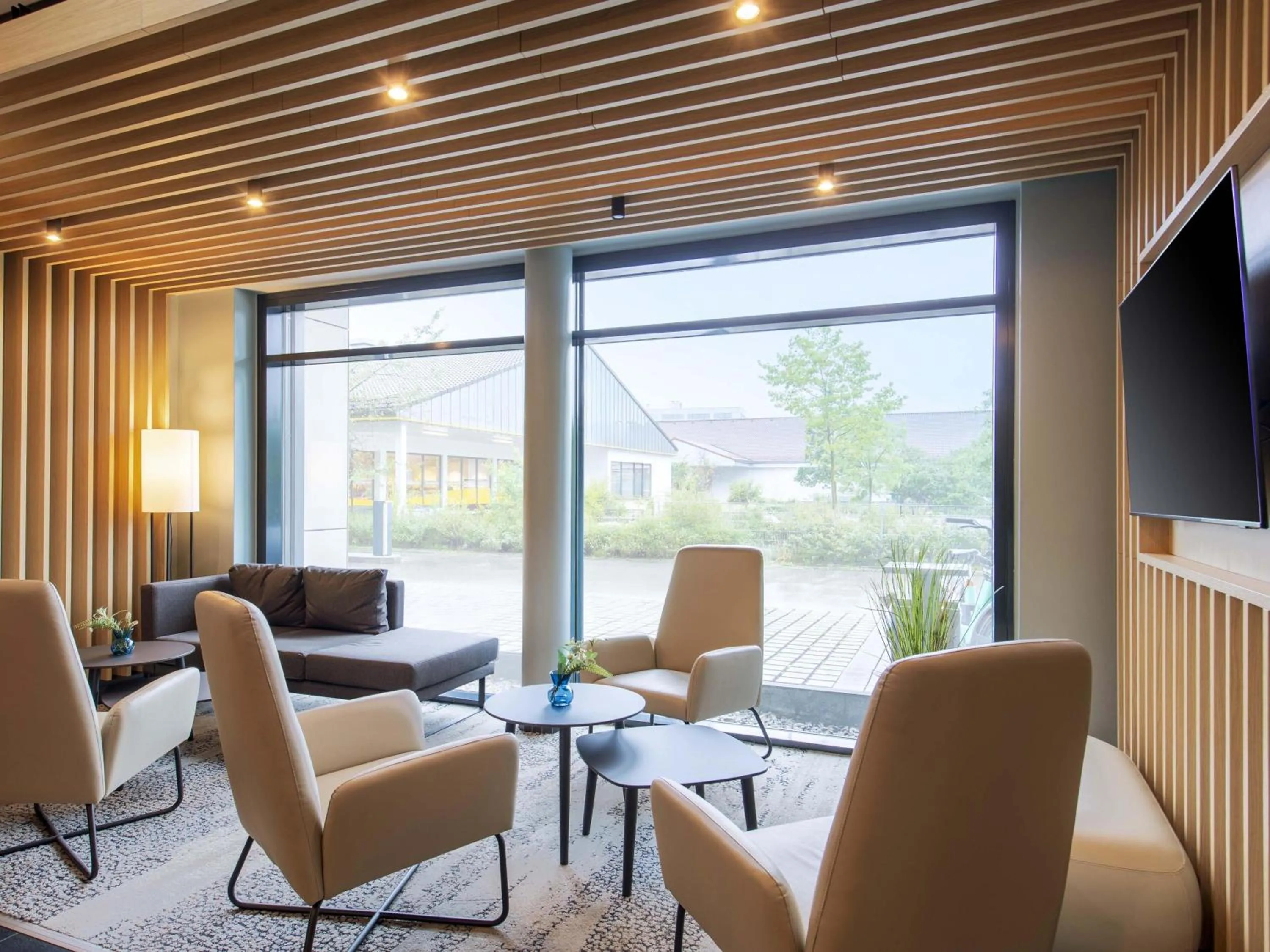 Lobby or reception in B&B Hotel München-Olympiapark