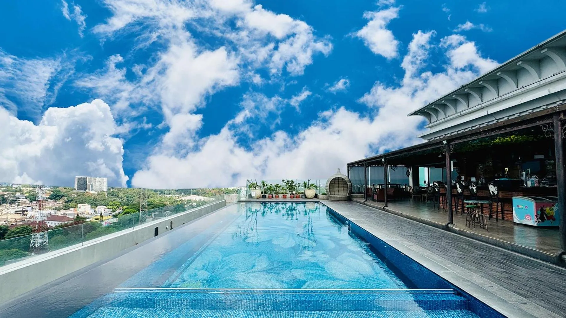 Swimming pool in Belviu Hotel Bandung