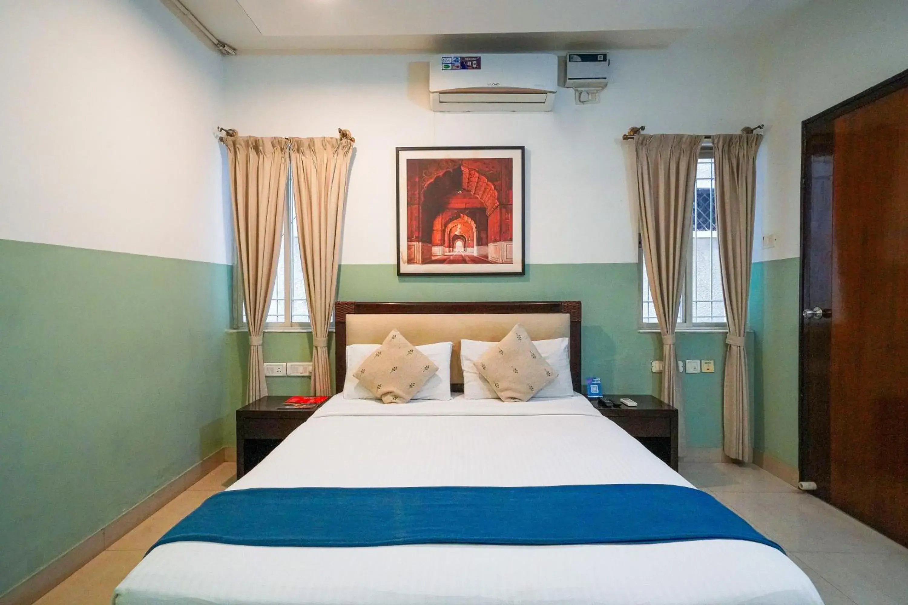 Standard Queen Room in Olive Zip Rest House Road by Embassy Group Standard Queen Room in Olive Zip Rest House Road by Embassy Group