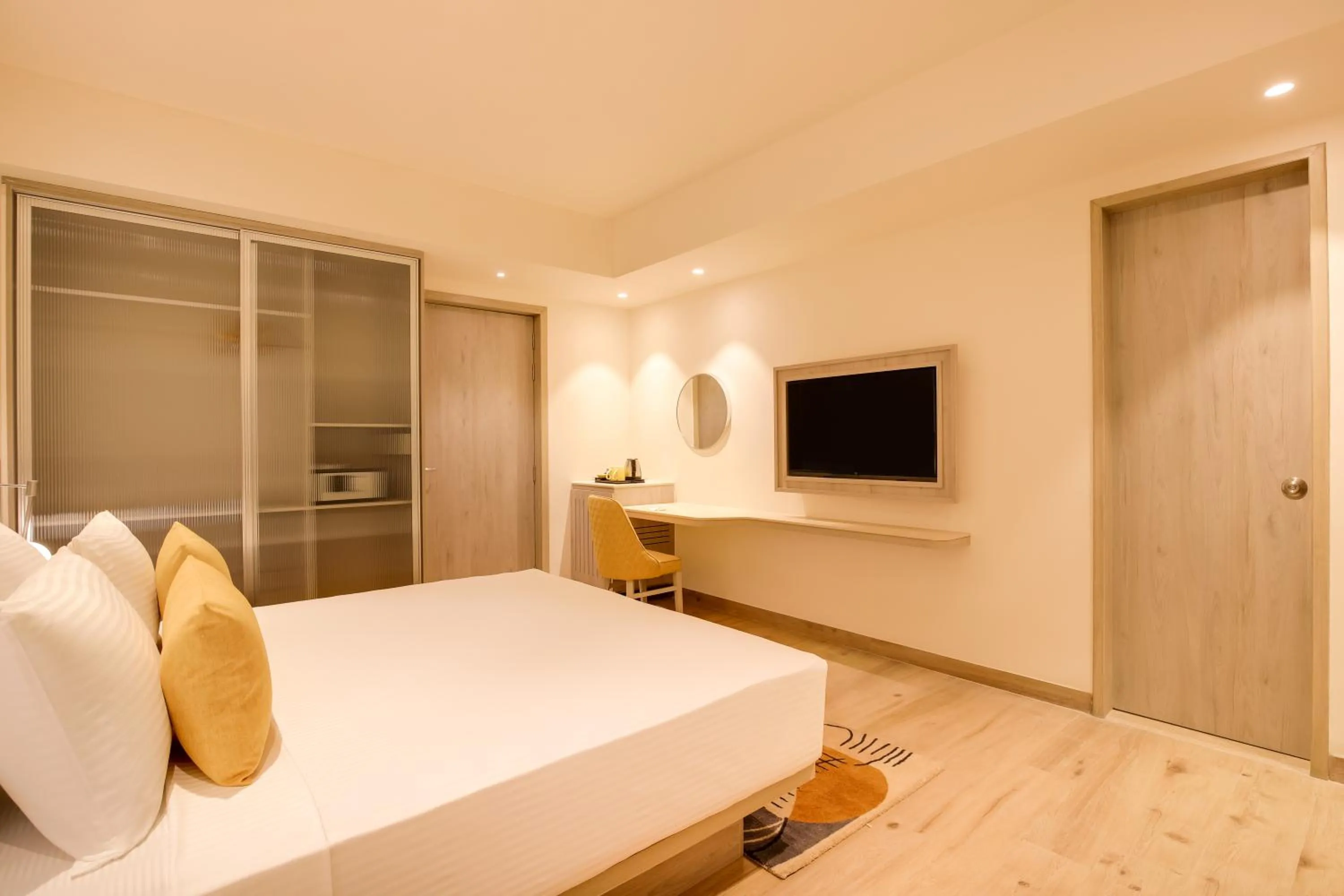 Bedroom, Bed in Lemon Tree Hotel, Jamnagar