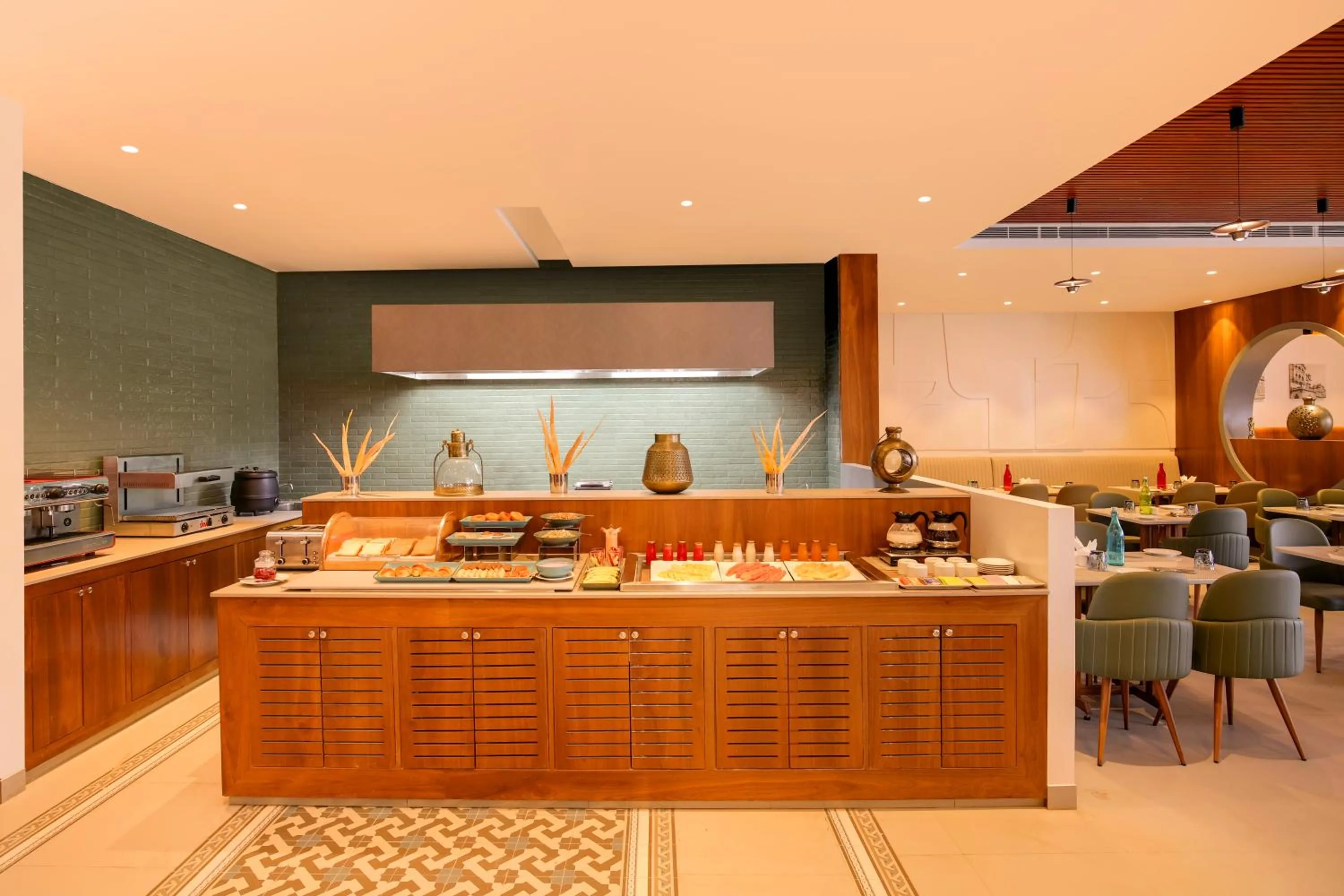 Restaurant/places to eat in Lemon Tree Hotel, Jamnagar