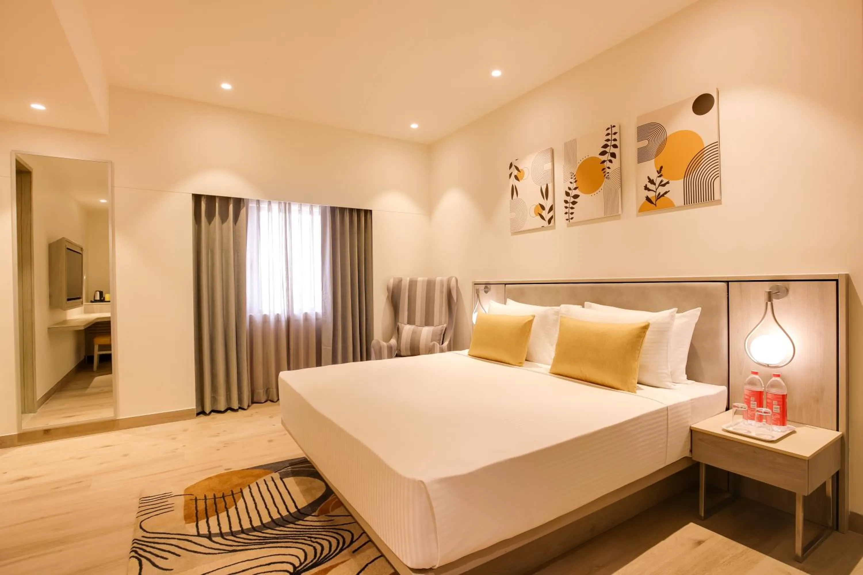 Bedroom, Bed in Lemon Tree Hotel, Jamnagar