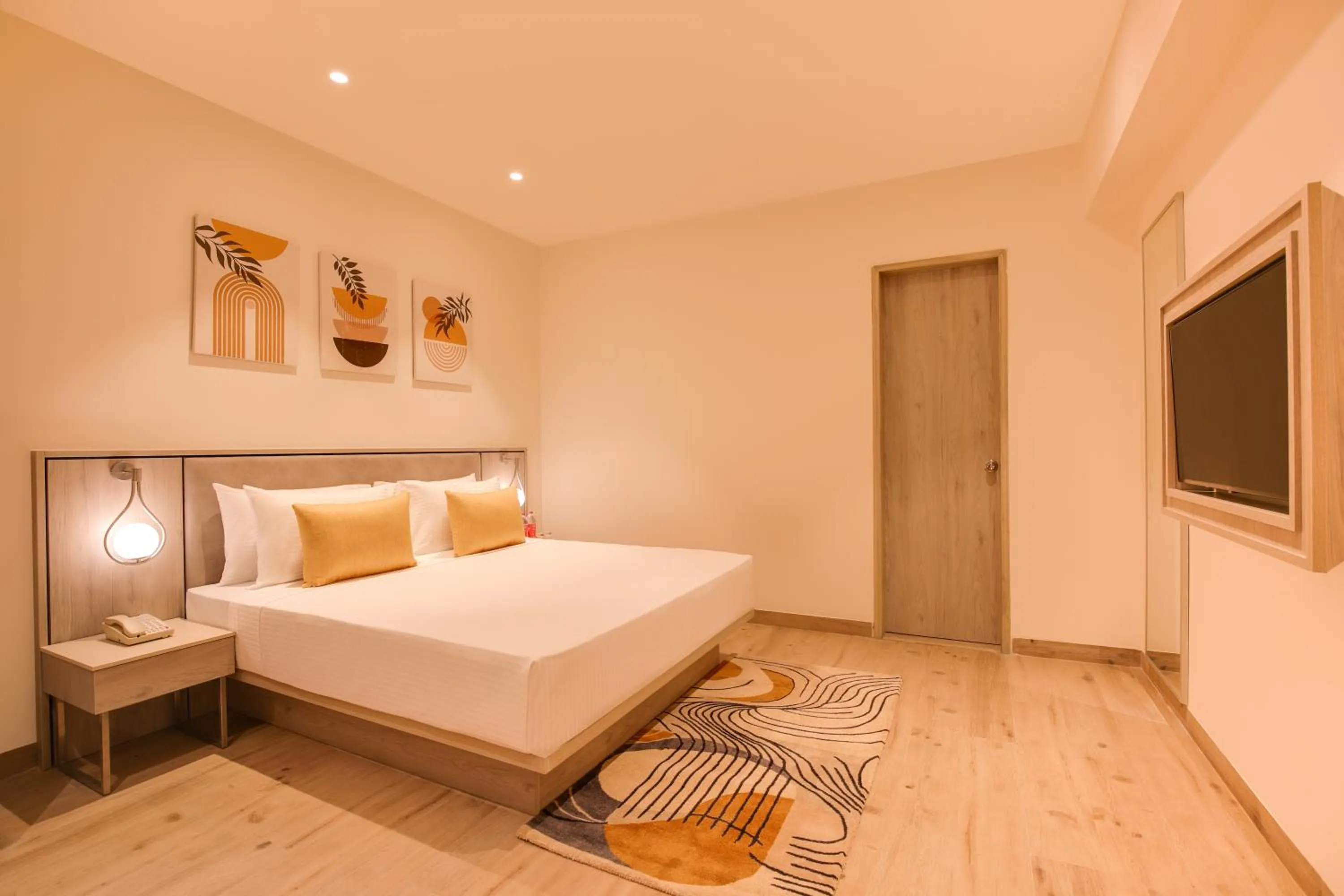 Bedroom, Bed in Lemon Tree Hotel, Jamnagar