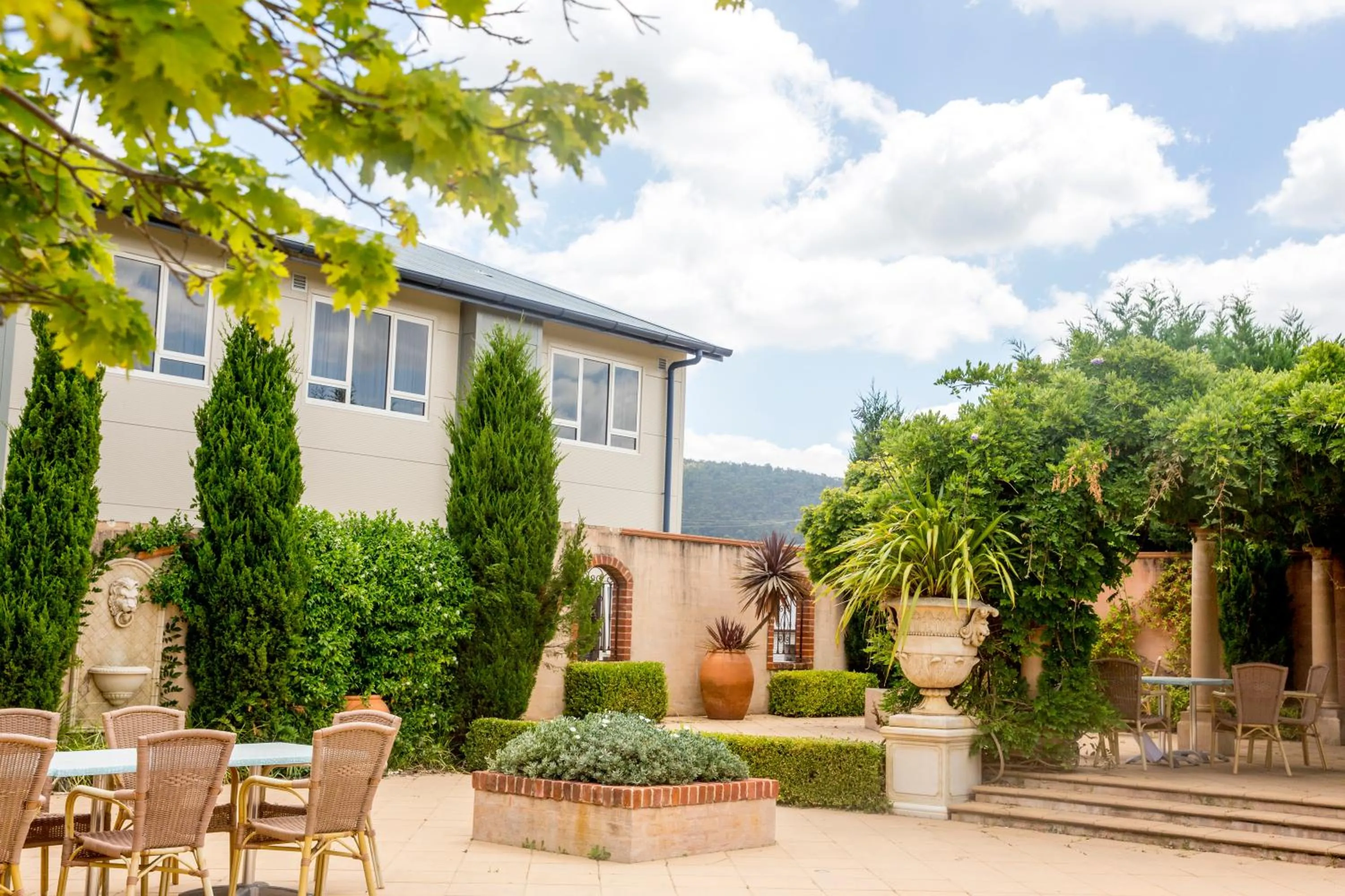 Property building in Lithgow Workies Club Motel