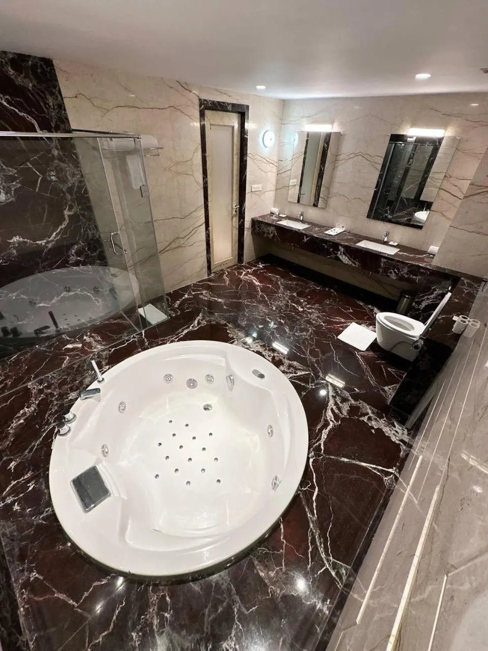 Shower in CJ Pallazzio,Salem