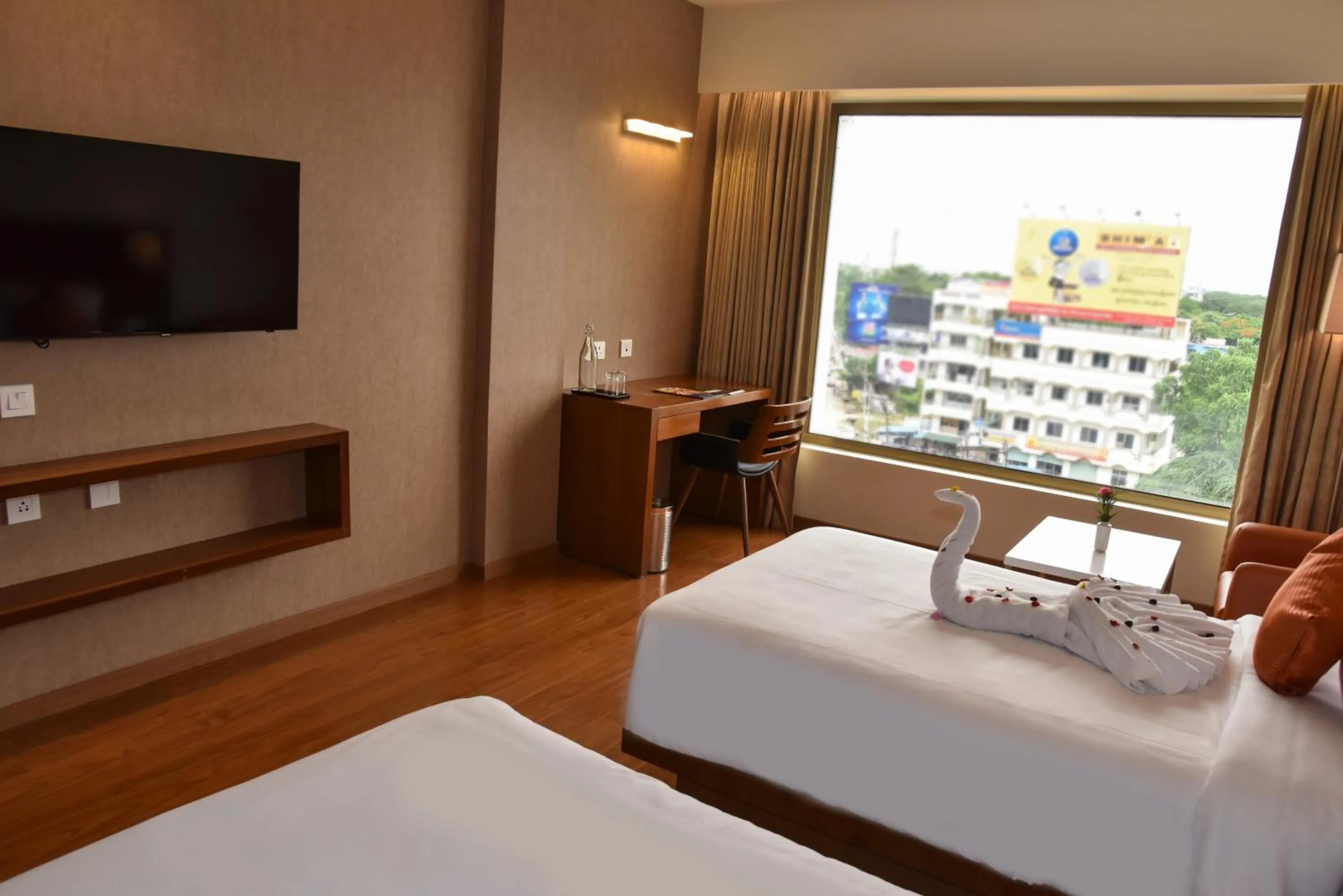 City view, Bed in CJ Pallazzio,Salem