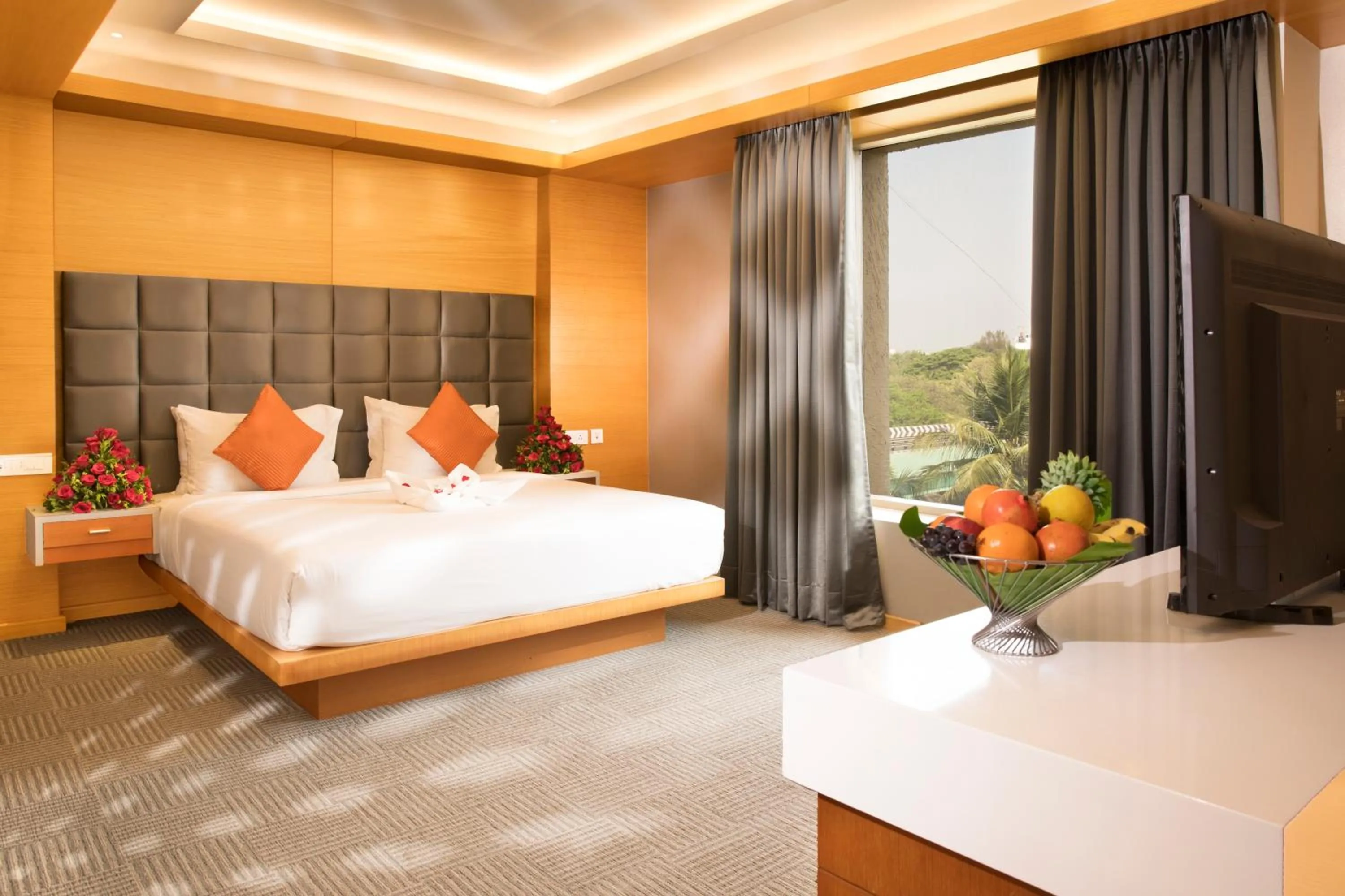 Bedroom, Bed in CJ Pallazzio,Salem