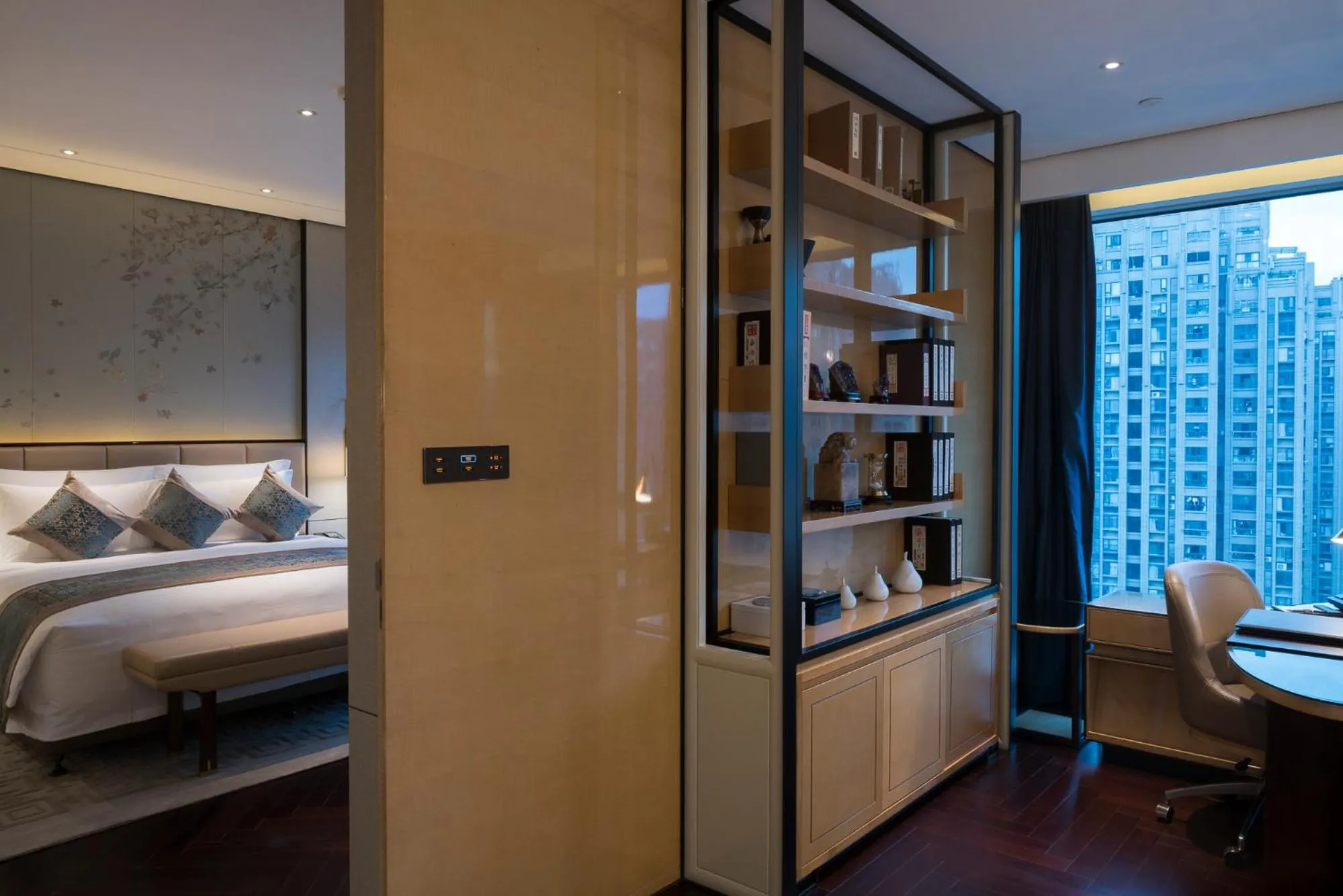 Living room, Bed in Kempinski Hotel Fuzhou