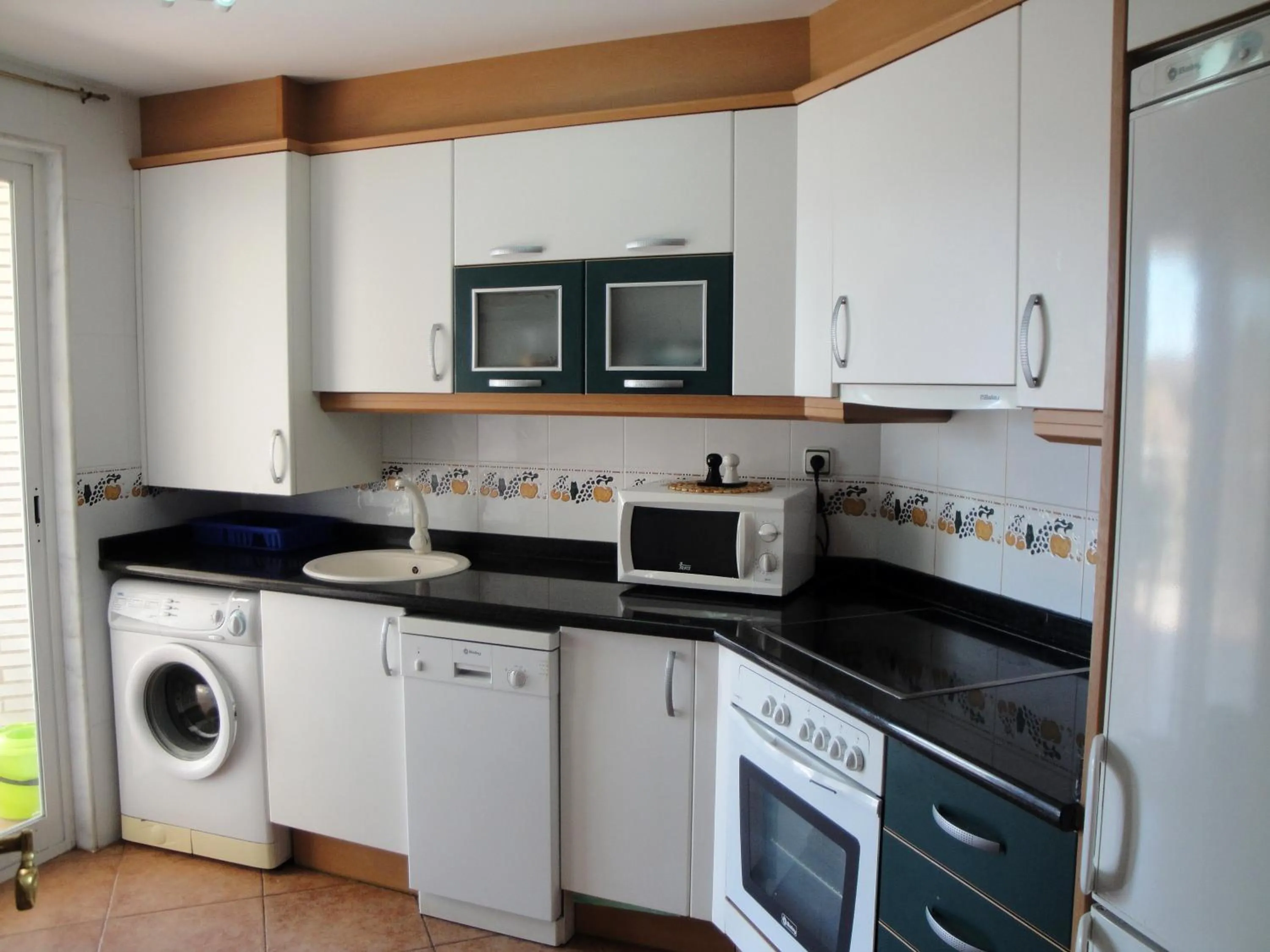 Kitchen or kitchenette in Apartamentos Argenta Caleta 3000