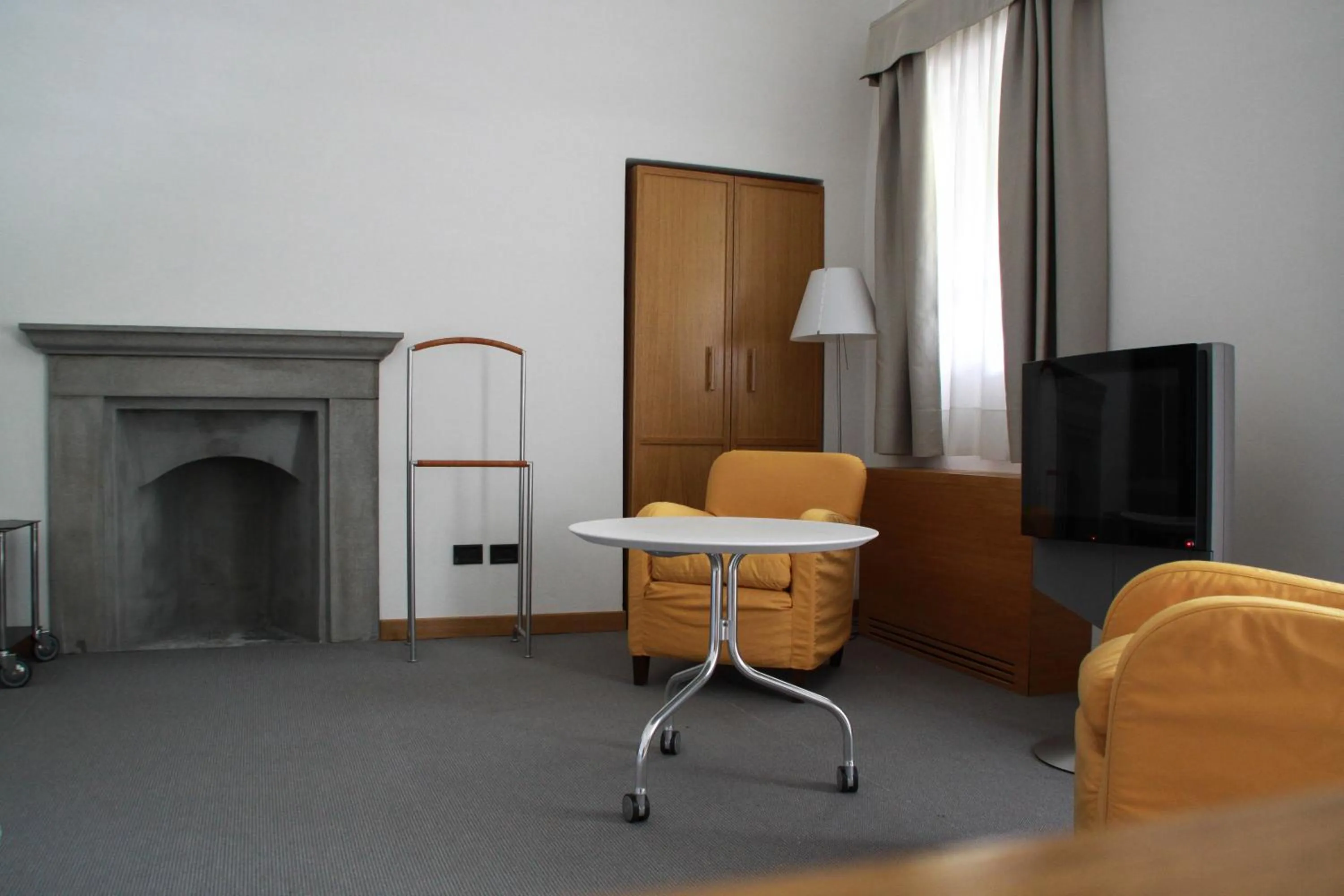 TV and multimedia in Hotel Cavour Et Des Officiers