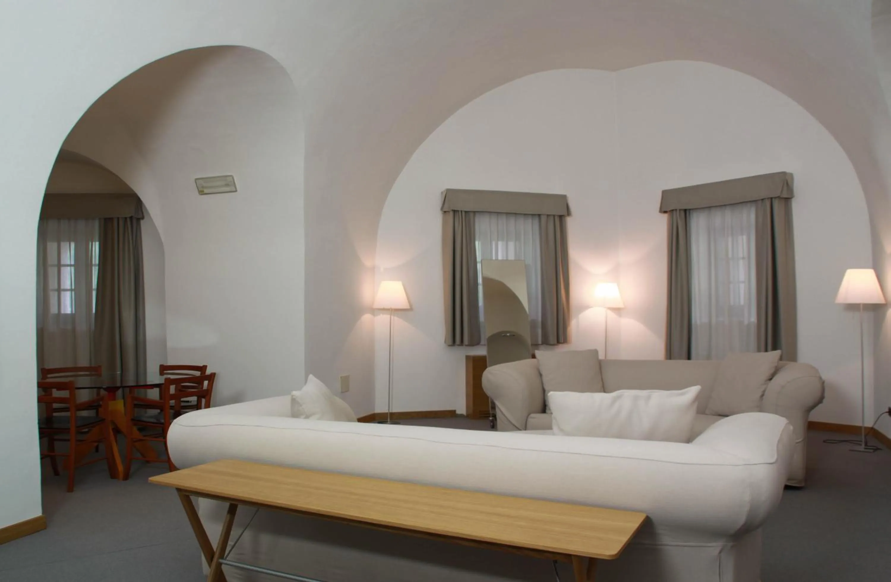 Living room, Bed in Hotel Cavour Et Des Officiers