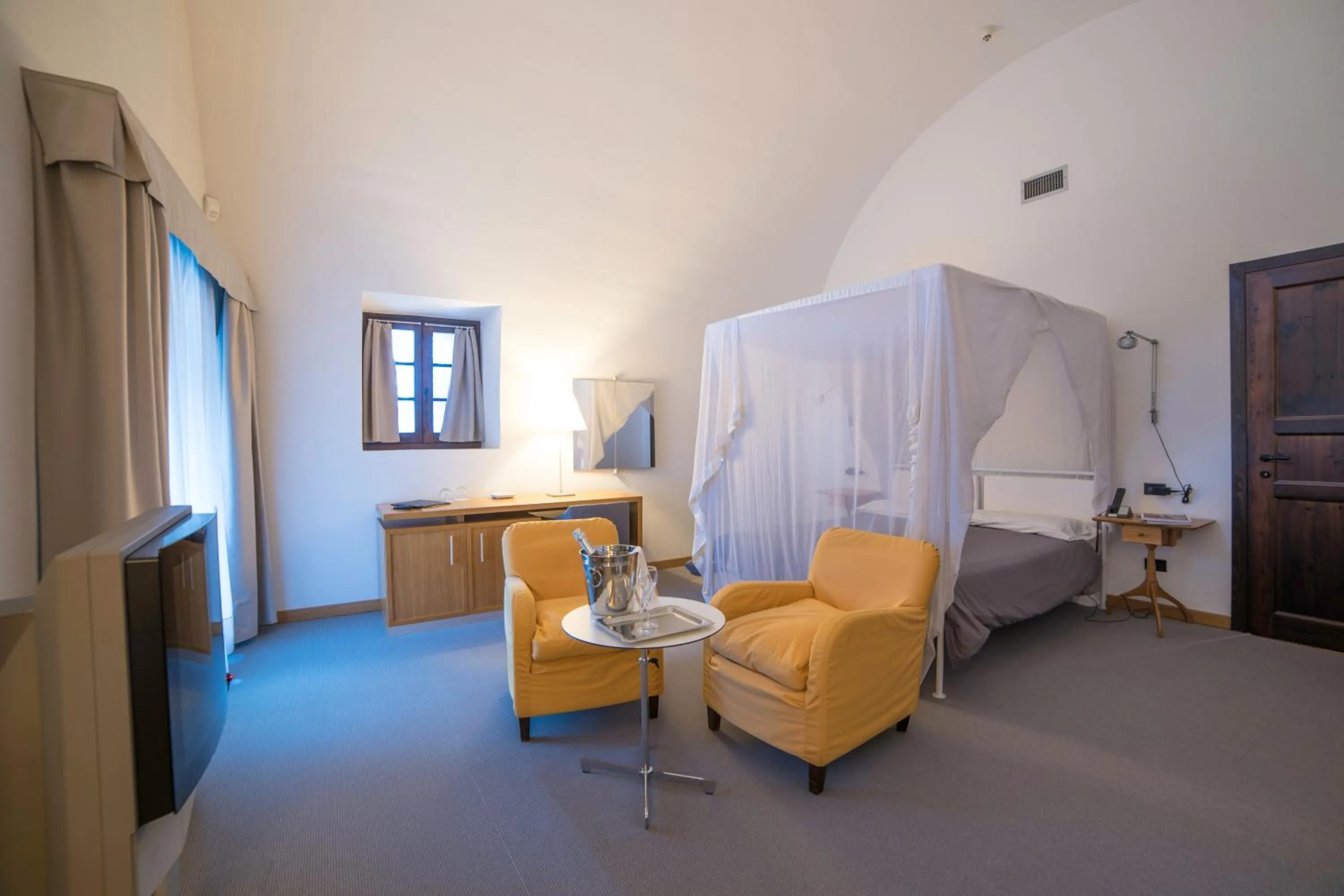 Bed in Hotel Cavour Et Des Officiers