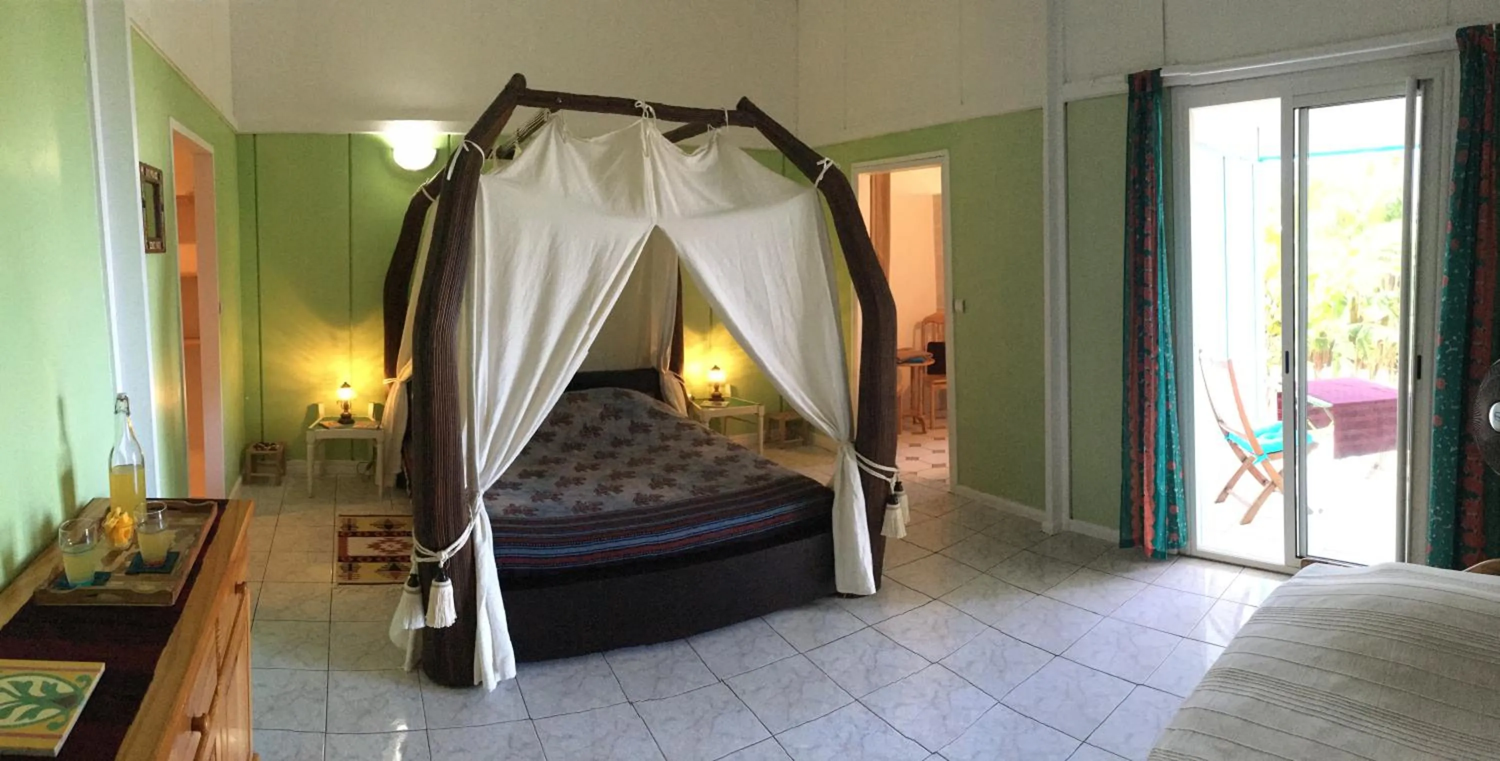 Photo of the whole room, Bed in L'Arbre de Vie
