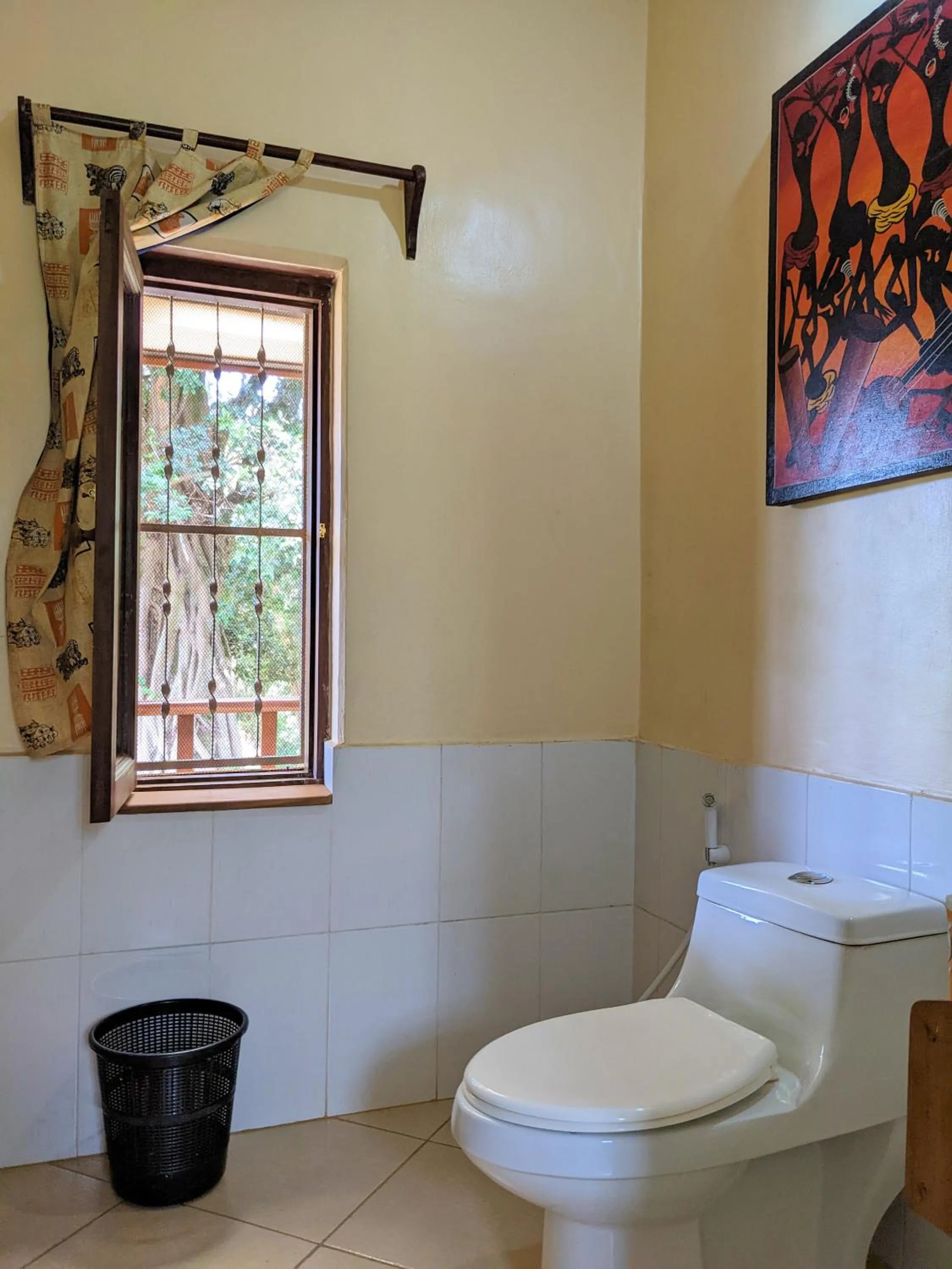 Toilet in Lawns Hotel