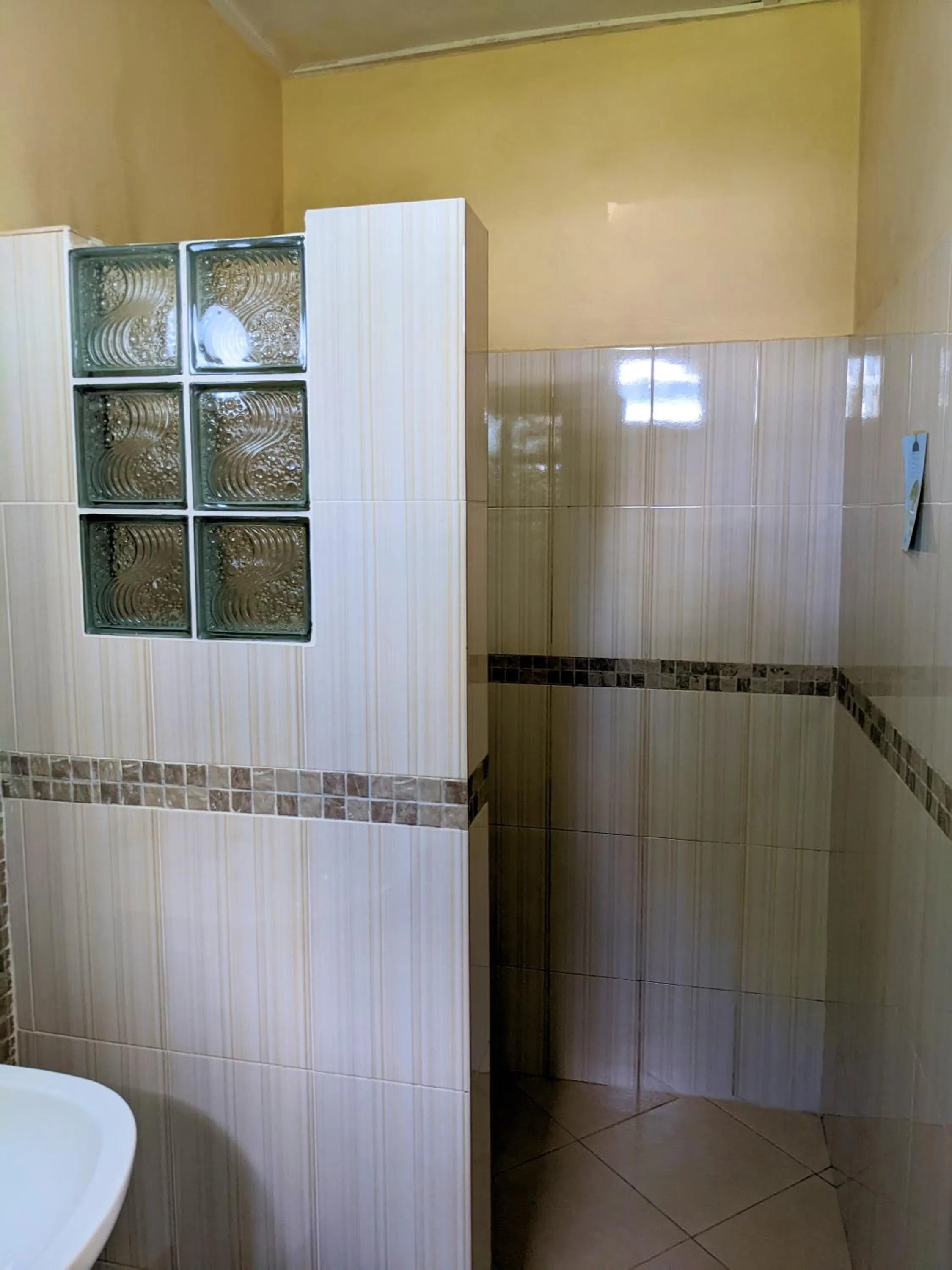 Shower in Lawns Hotel