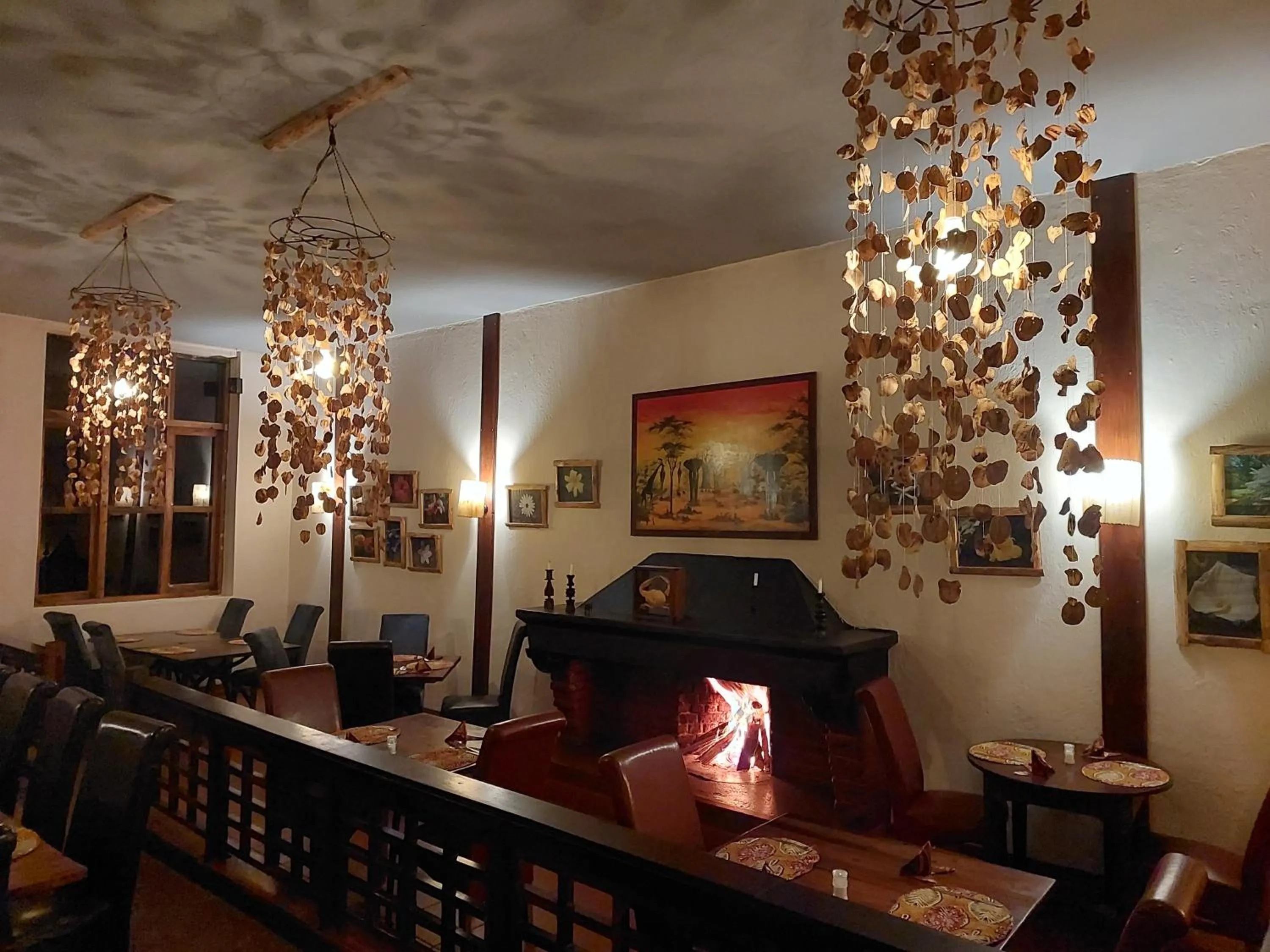 Restaurant/places to eat in Lawns Hotel