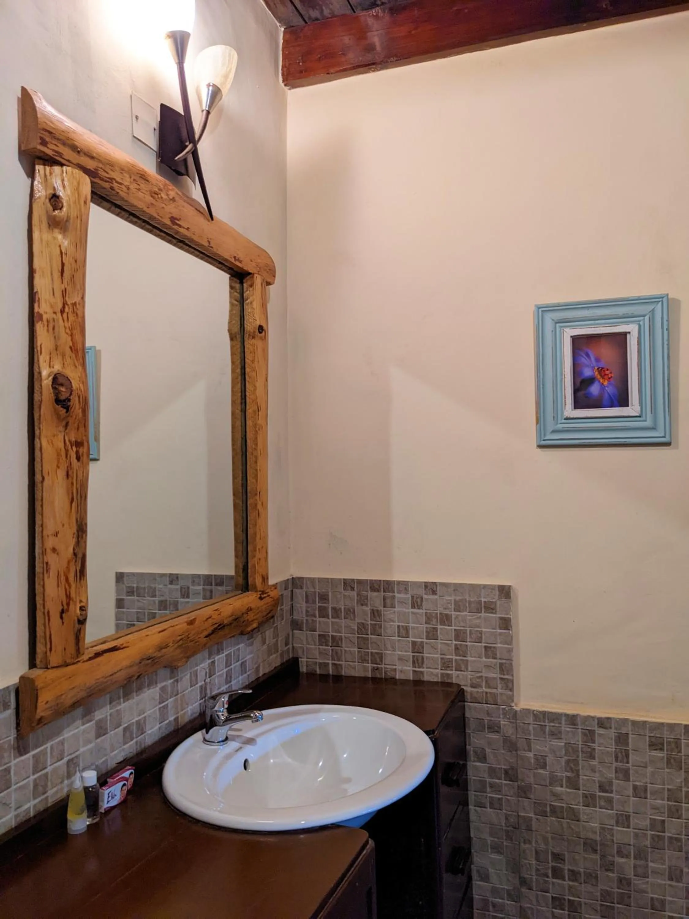 Bathroom in Lawns Hotel