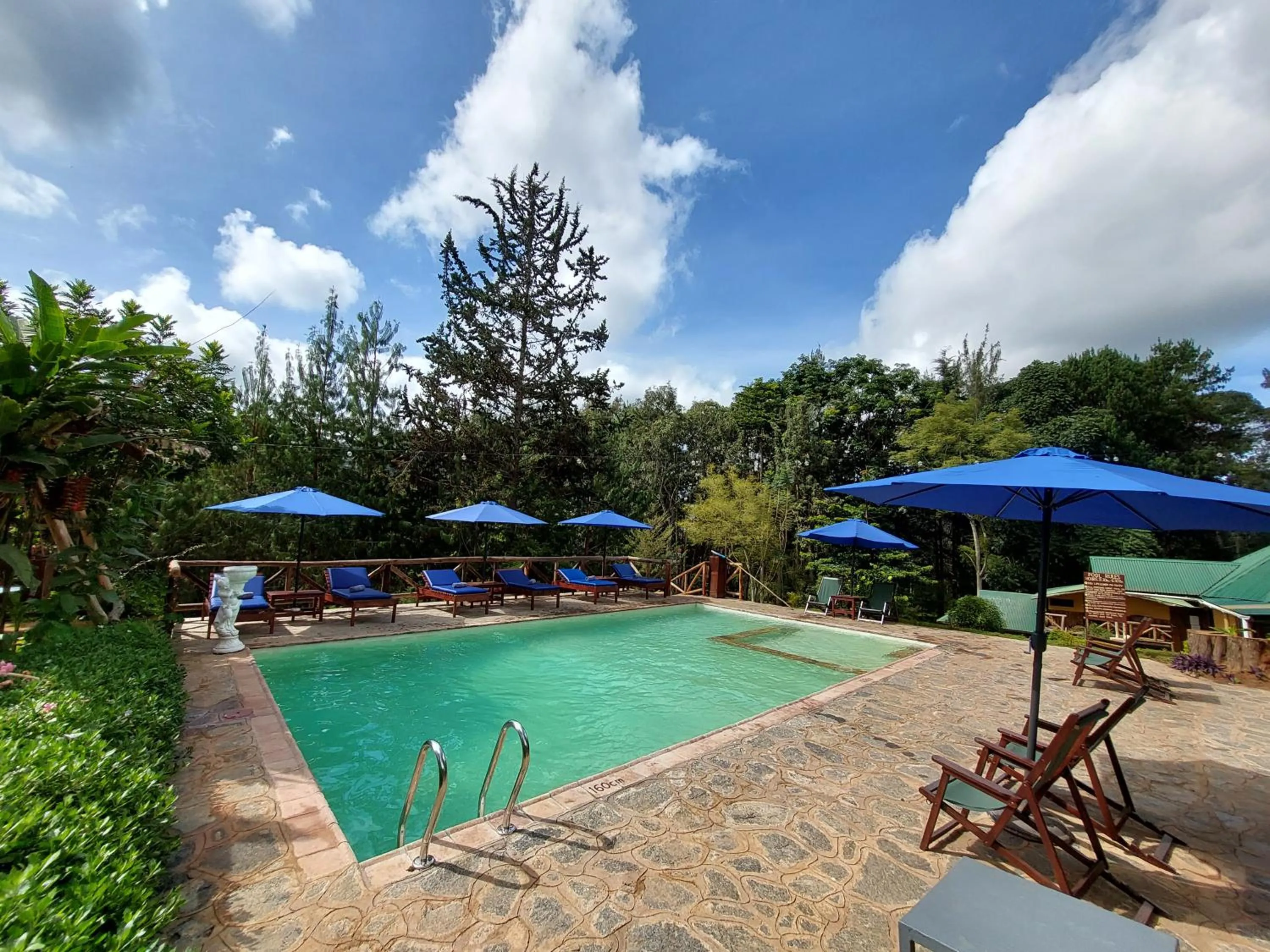 Swimming pool in Lawns Hotel