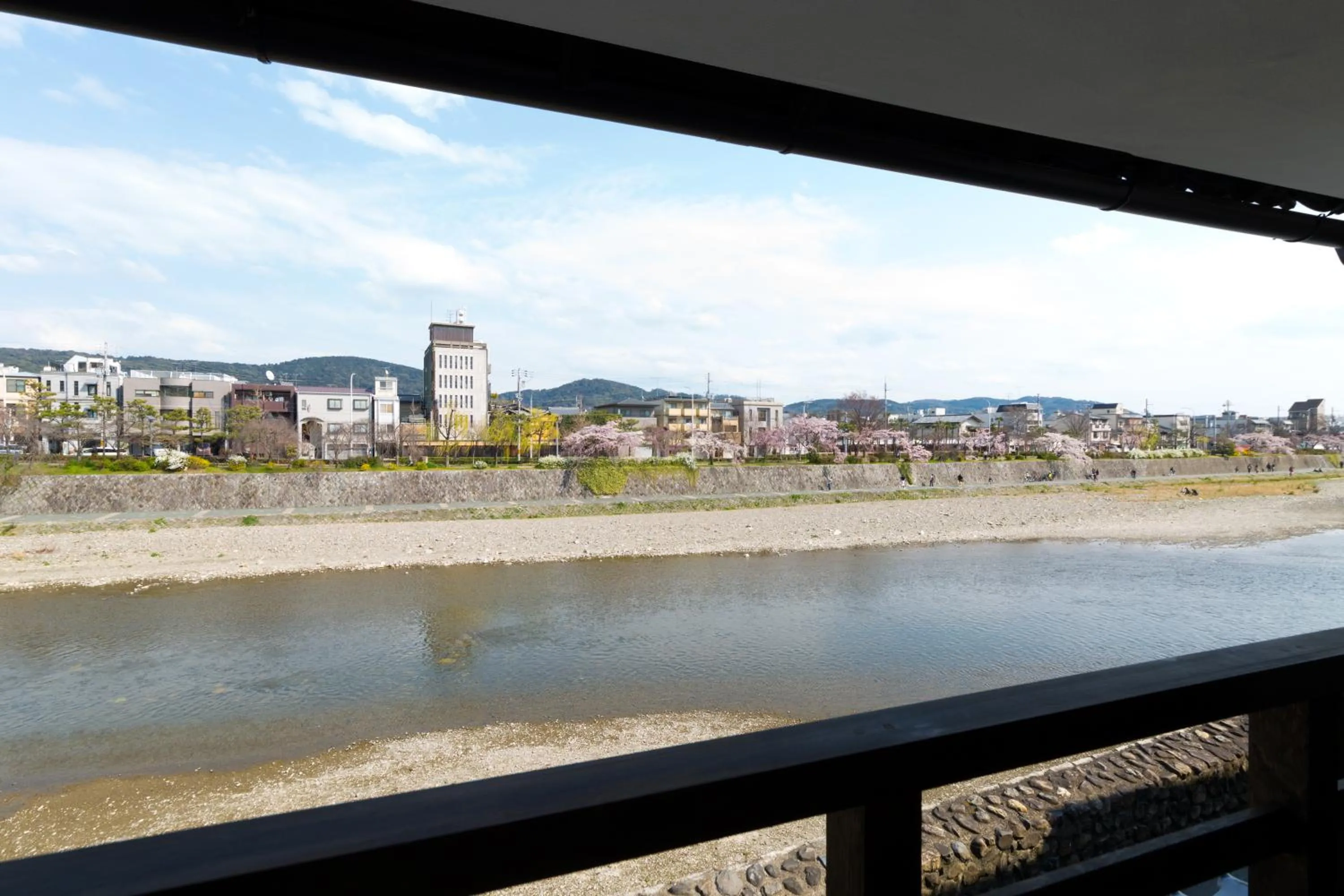 River view in 京と家 鴨川五条 -Kyotoya Kamogawagojo-