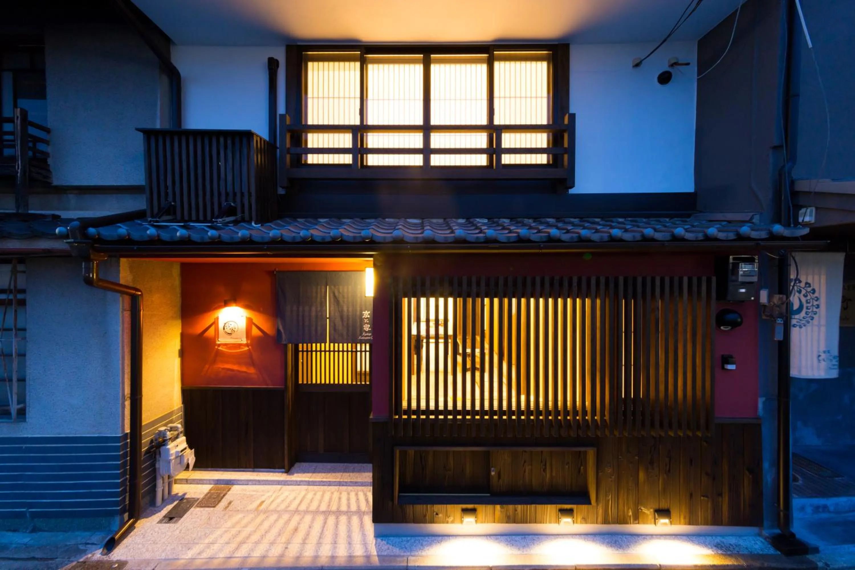 Facade/entrance in 京と家 鴨川五条 -Kyotoya Kamogawagojo-