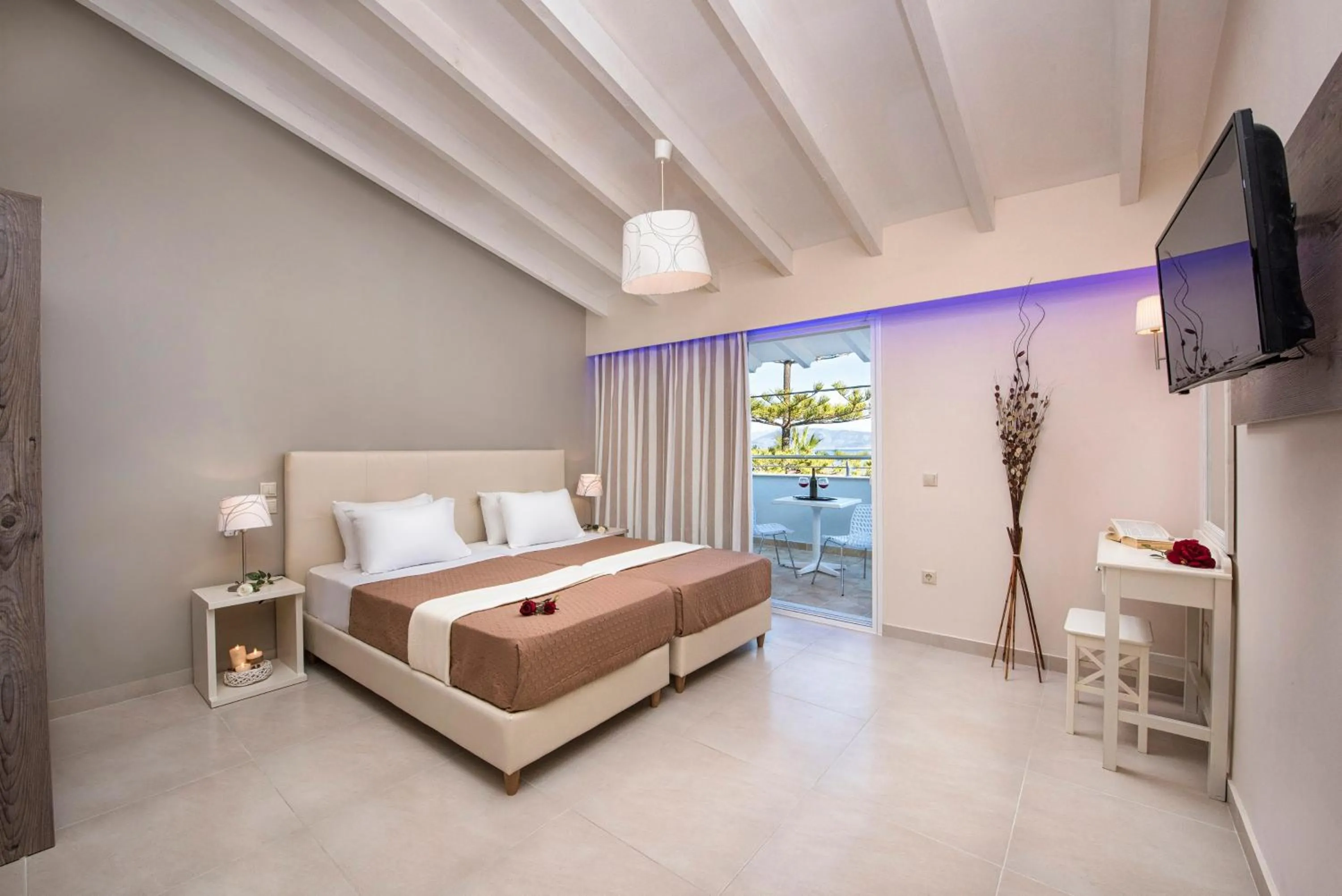 Photo of the whole room, Bed in Onar Corfu Aparts & Studios