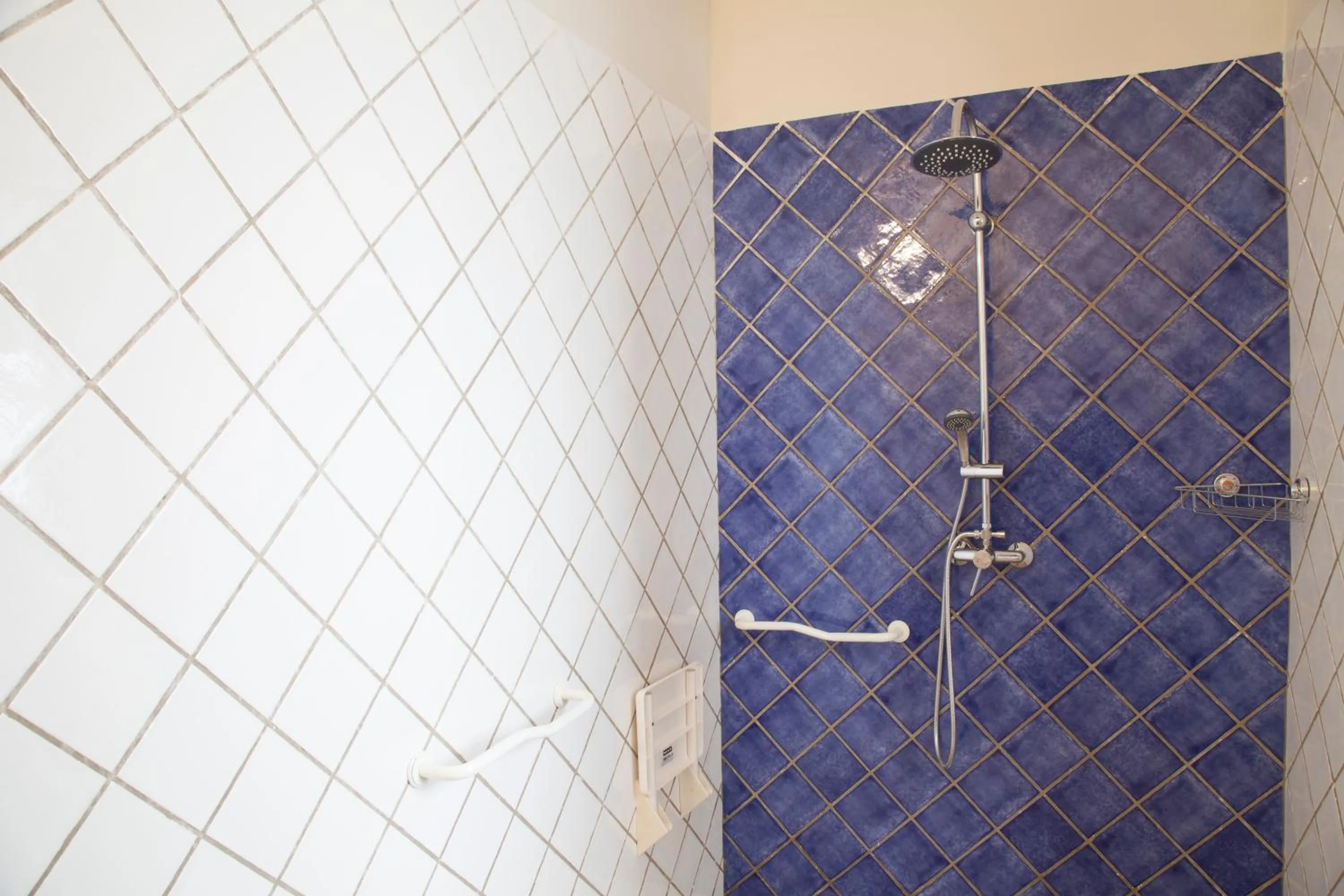 Shower in Apartamentos Casa del Aceite