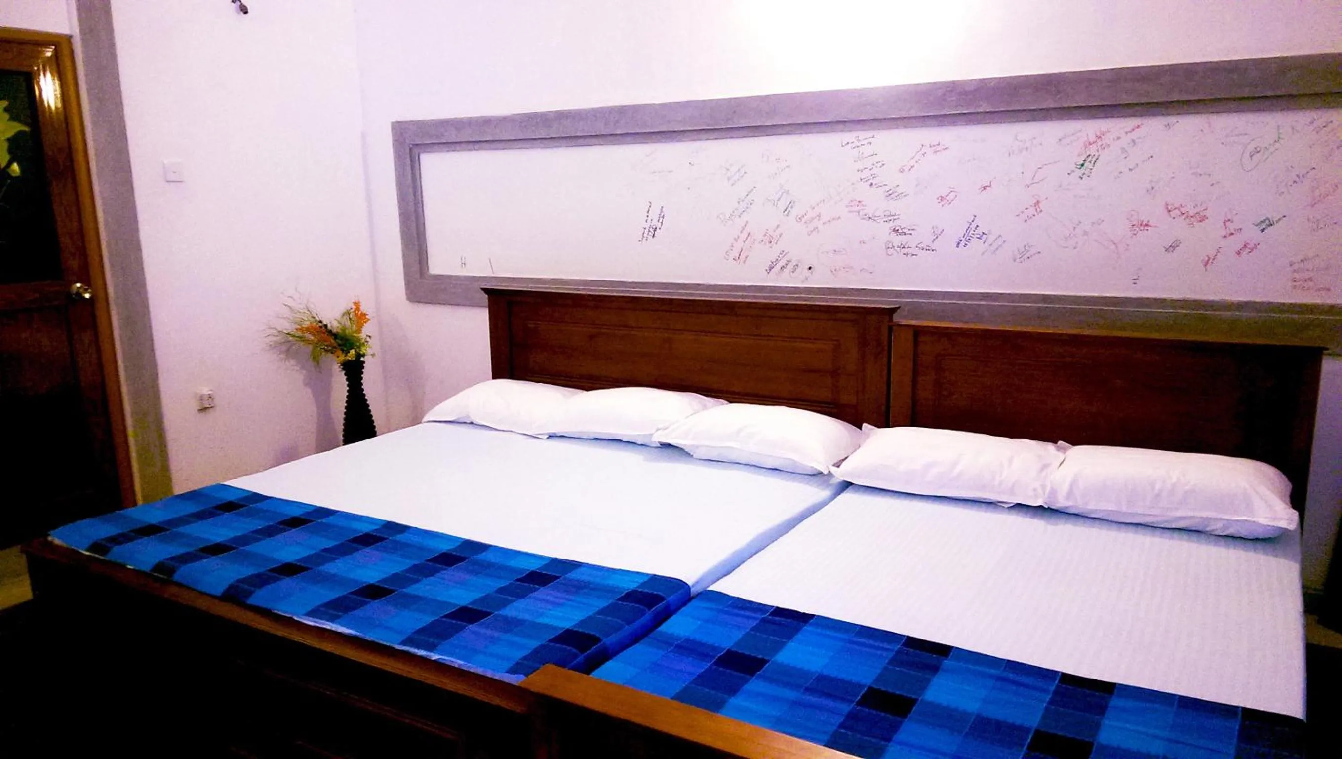 Property building, Bed in Pelican View Cottages