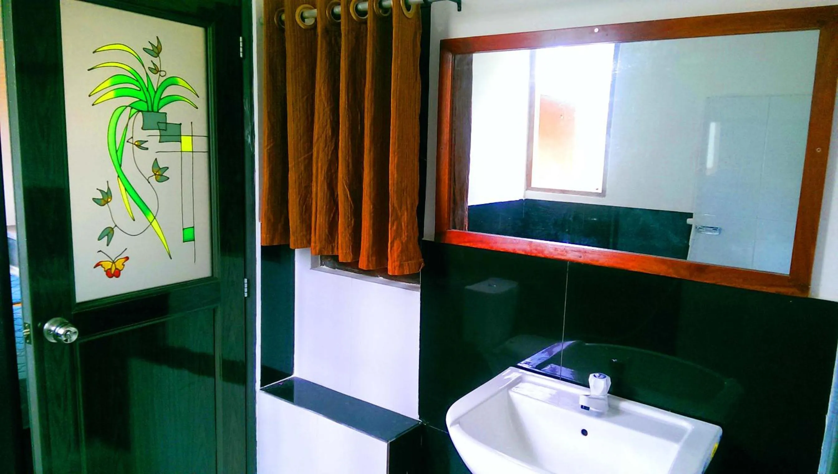 Bathroom in Pelican View Cottages
