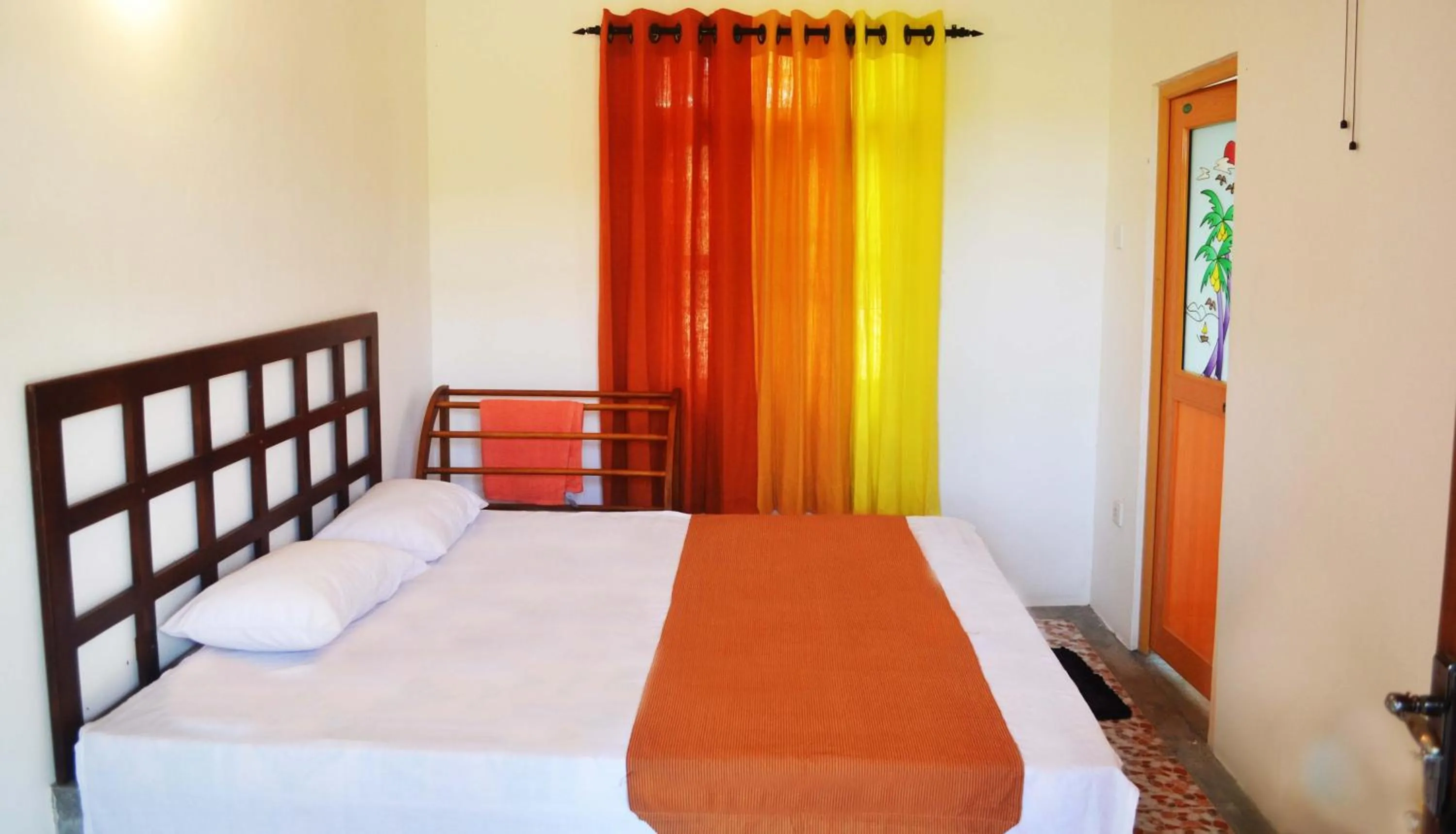 Photo of the whole room, Bed in Pelican View Cottages