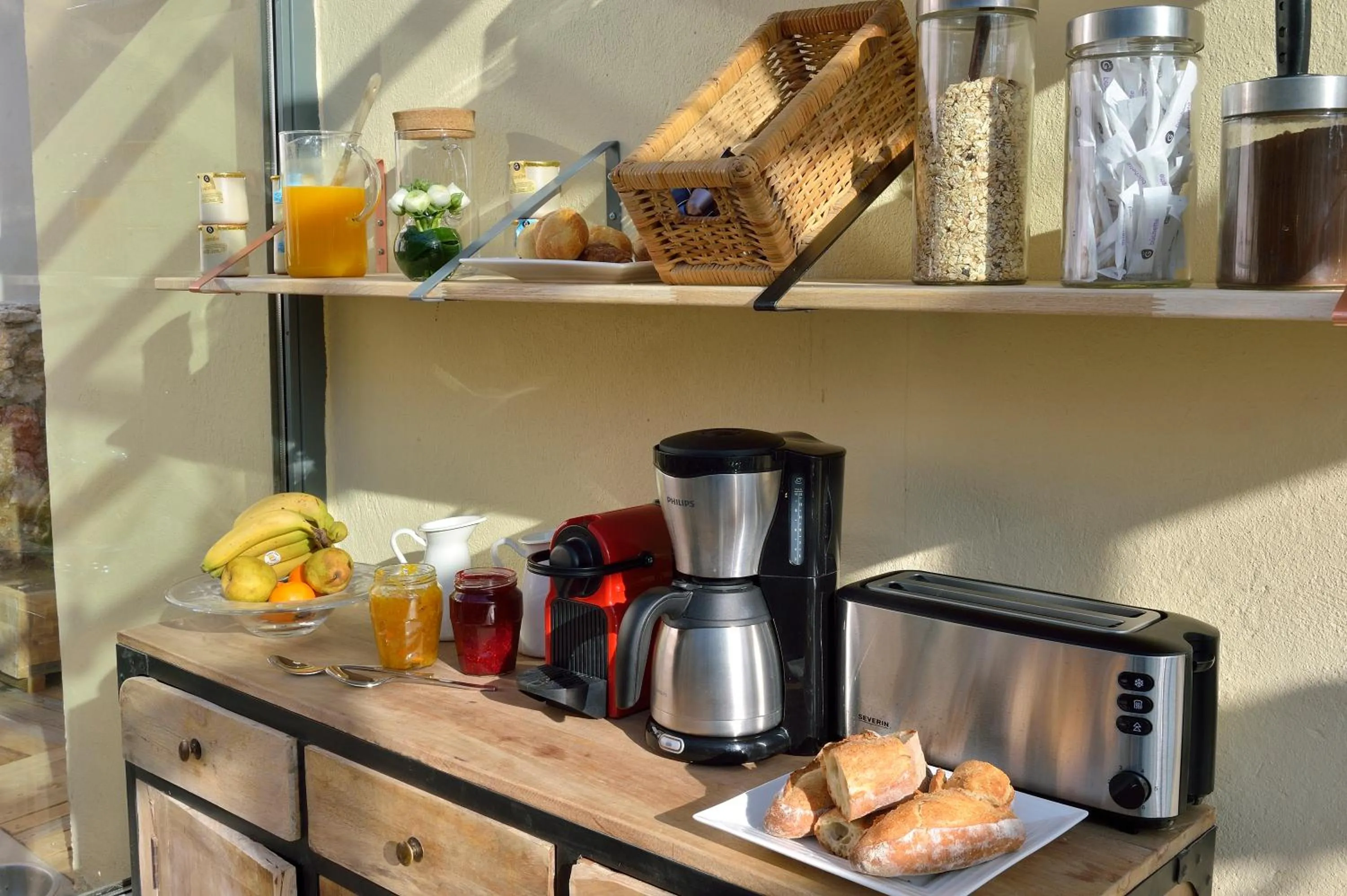 Breakfast in B&B Villa Du Roc Fleuri