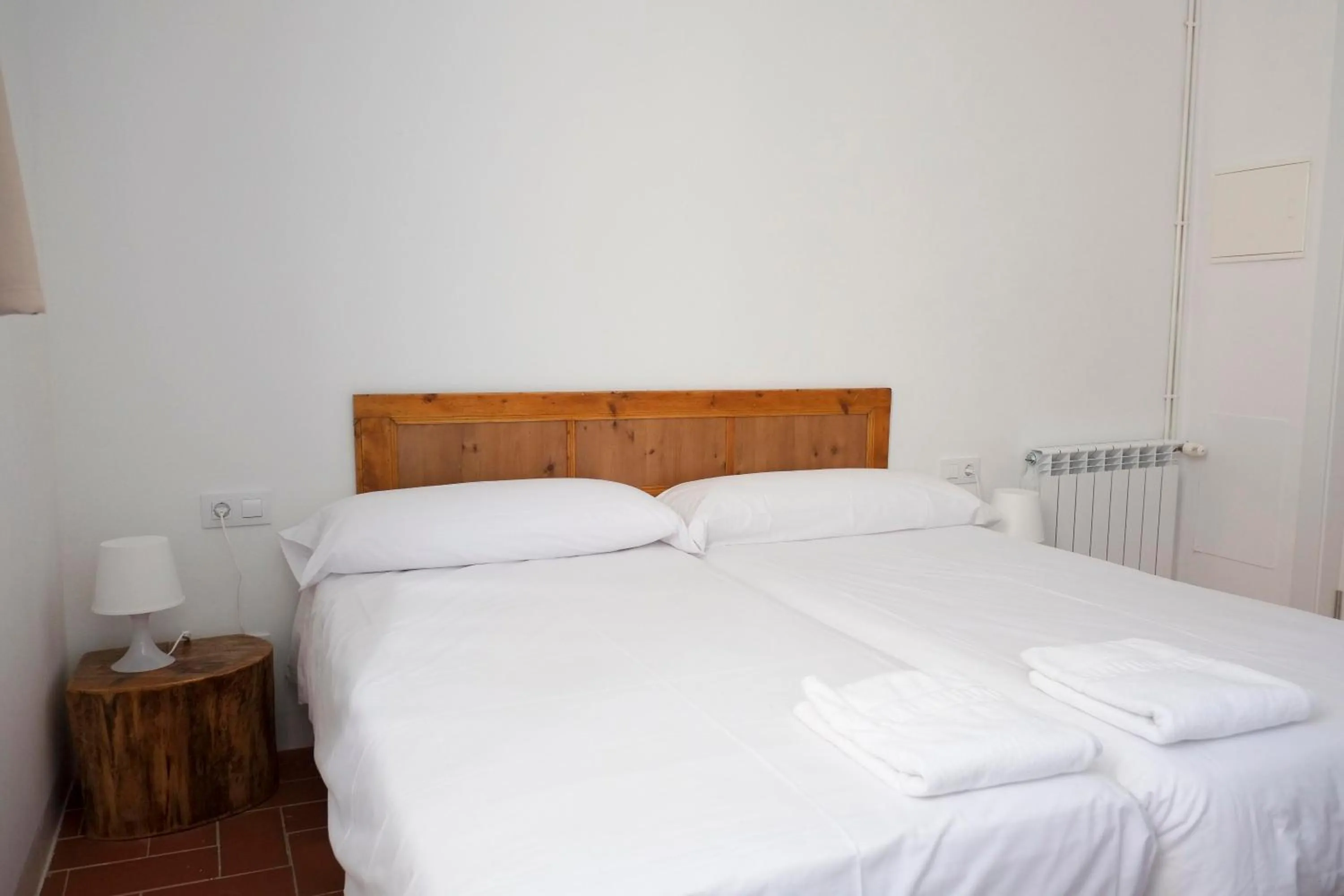 Photo of the whole room, Bed in Pigal