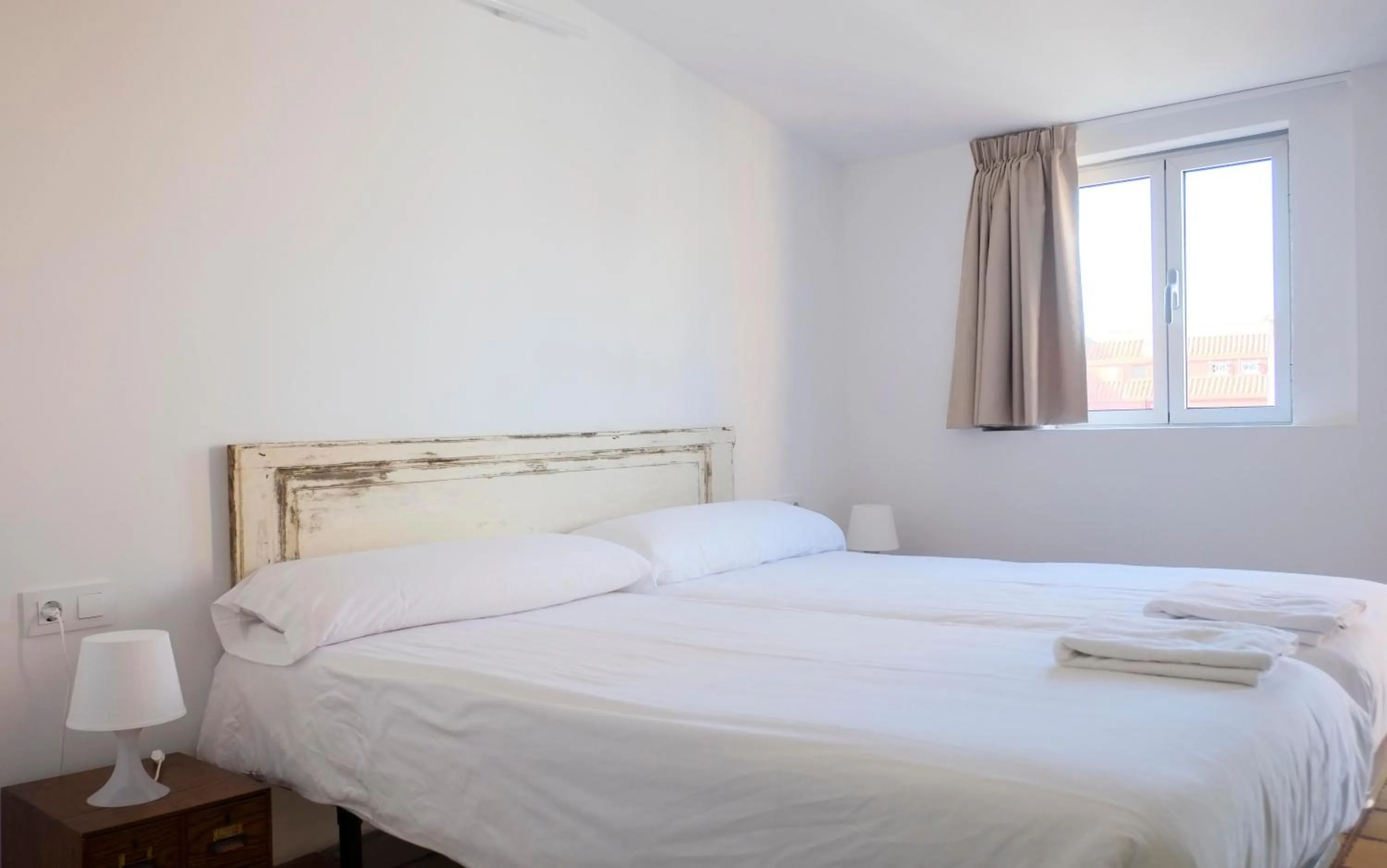 Photo of the whole room, Bed in Pigal