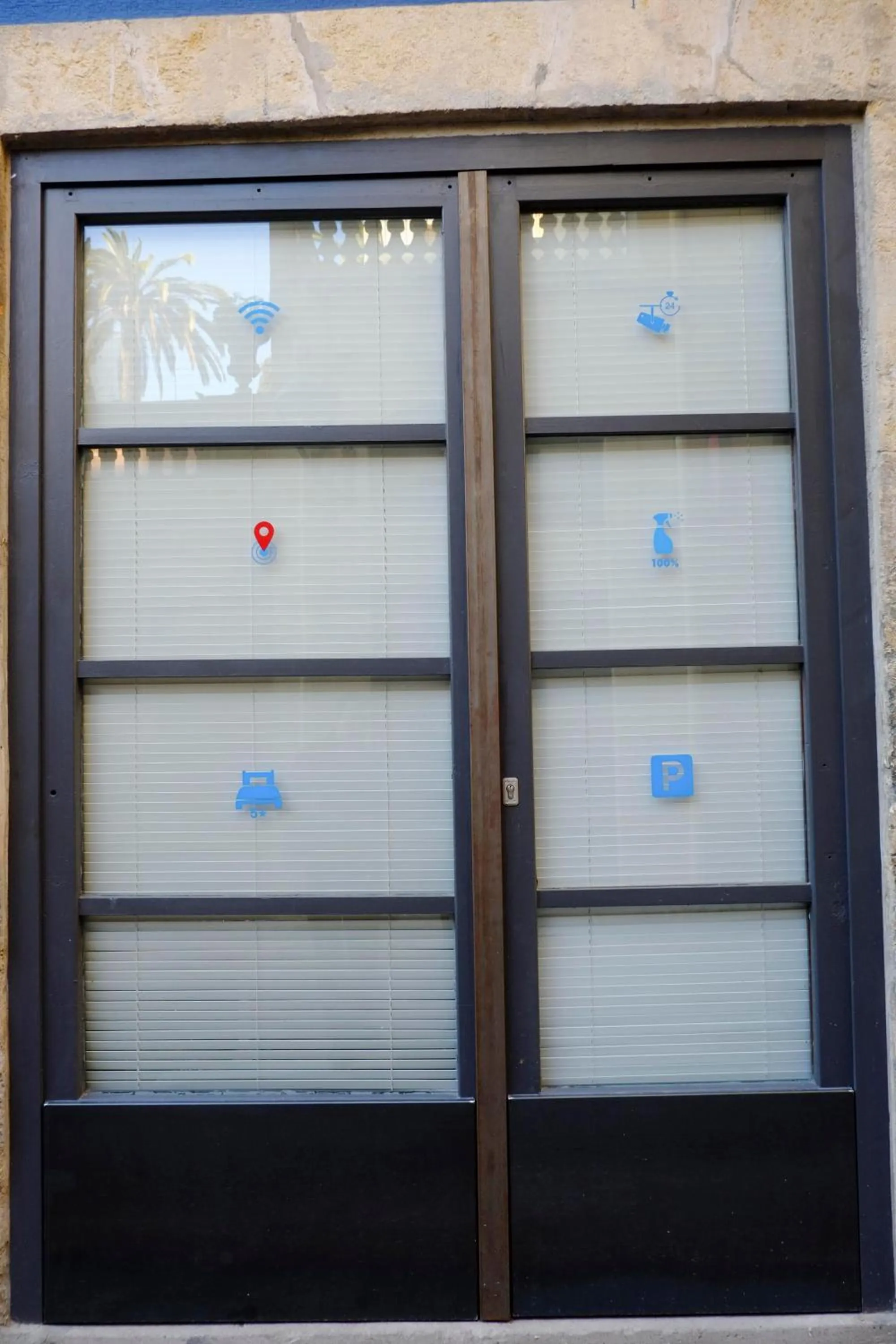 Facade/entrance in Pigal