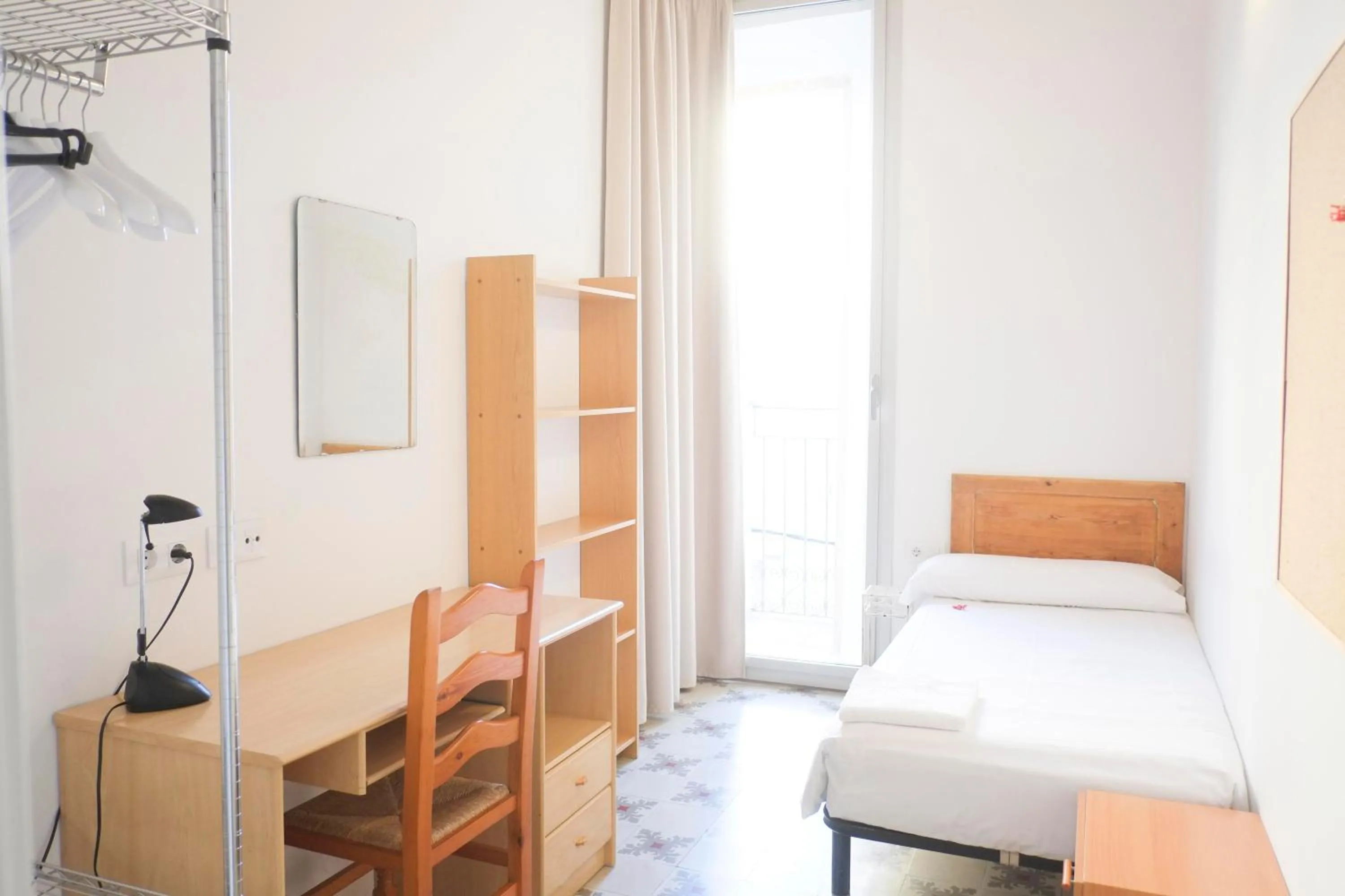 Bedroom, Bed in Pigal