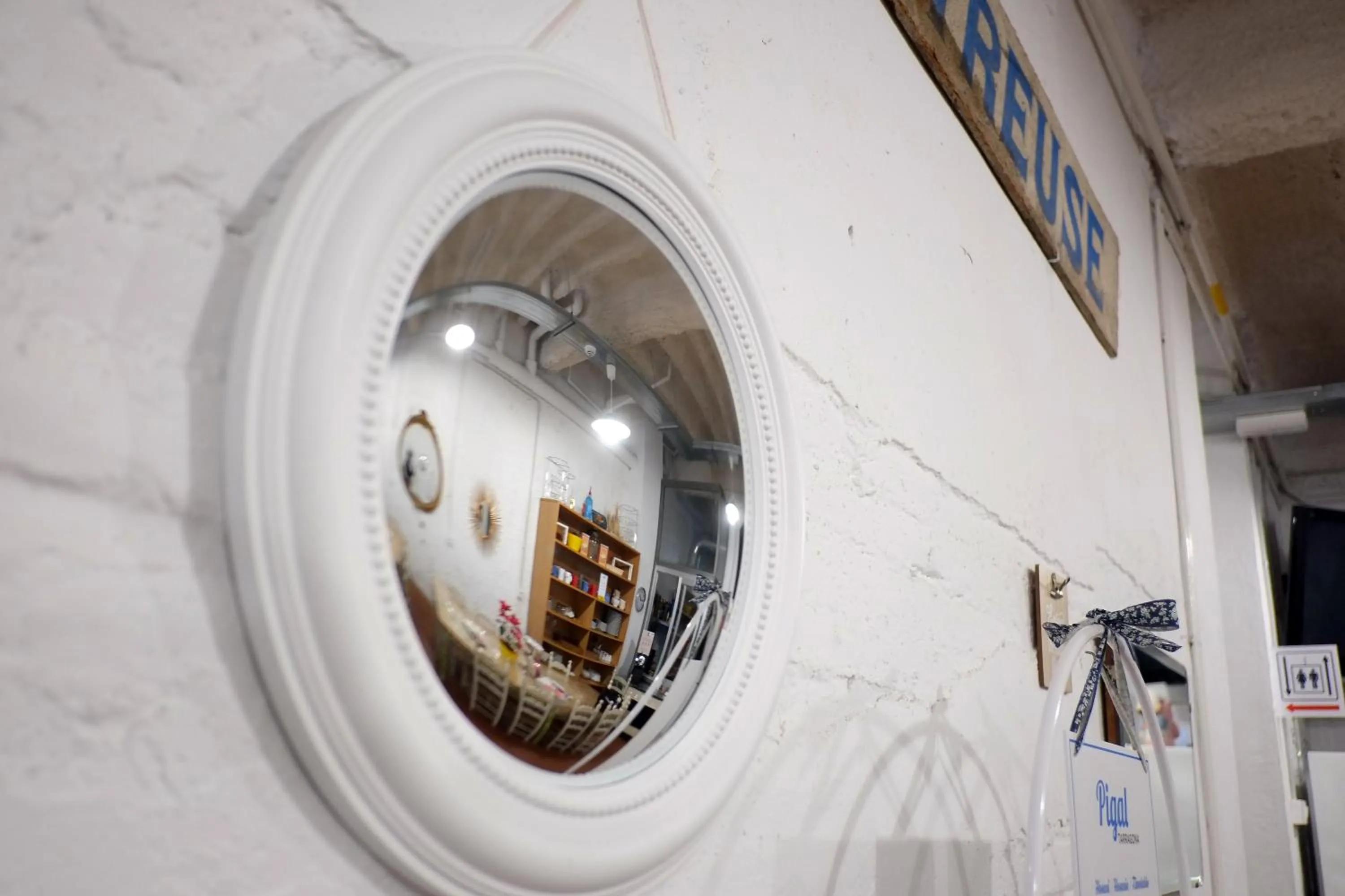 Decorative detail in Pigal