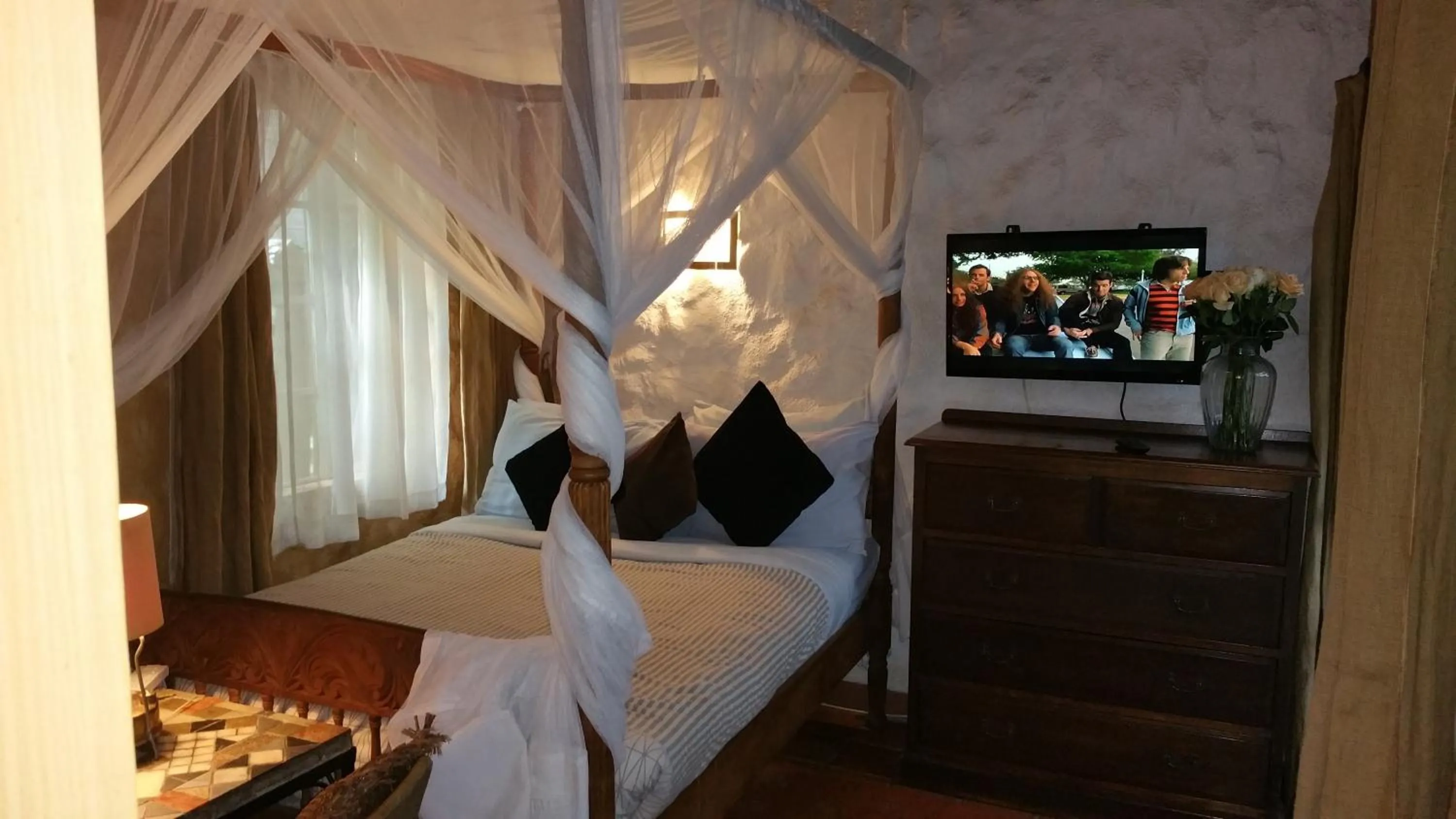 Photo of the whole room, Bed in Woodmere Grand Hotel & Serviced Apartments