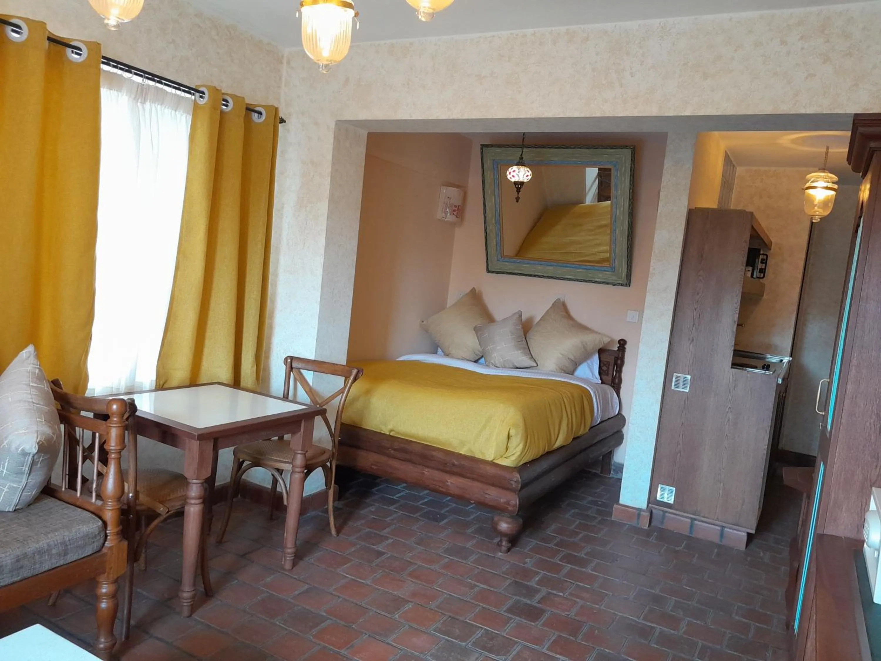 Bed in Woodmere Grand Hotel & Serviced Apartments