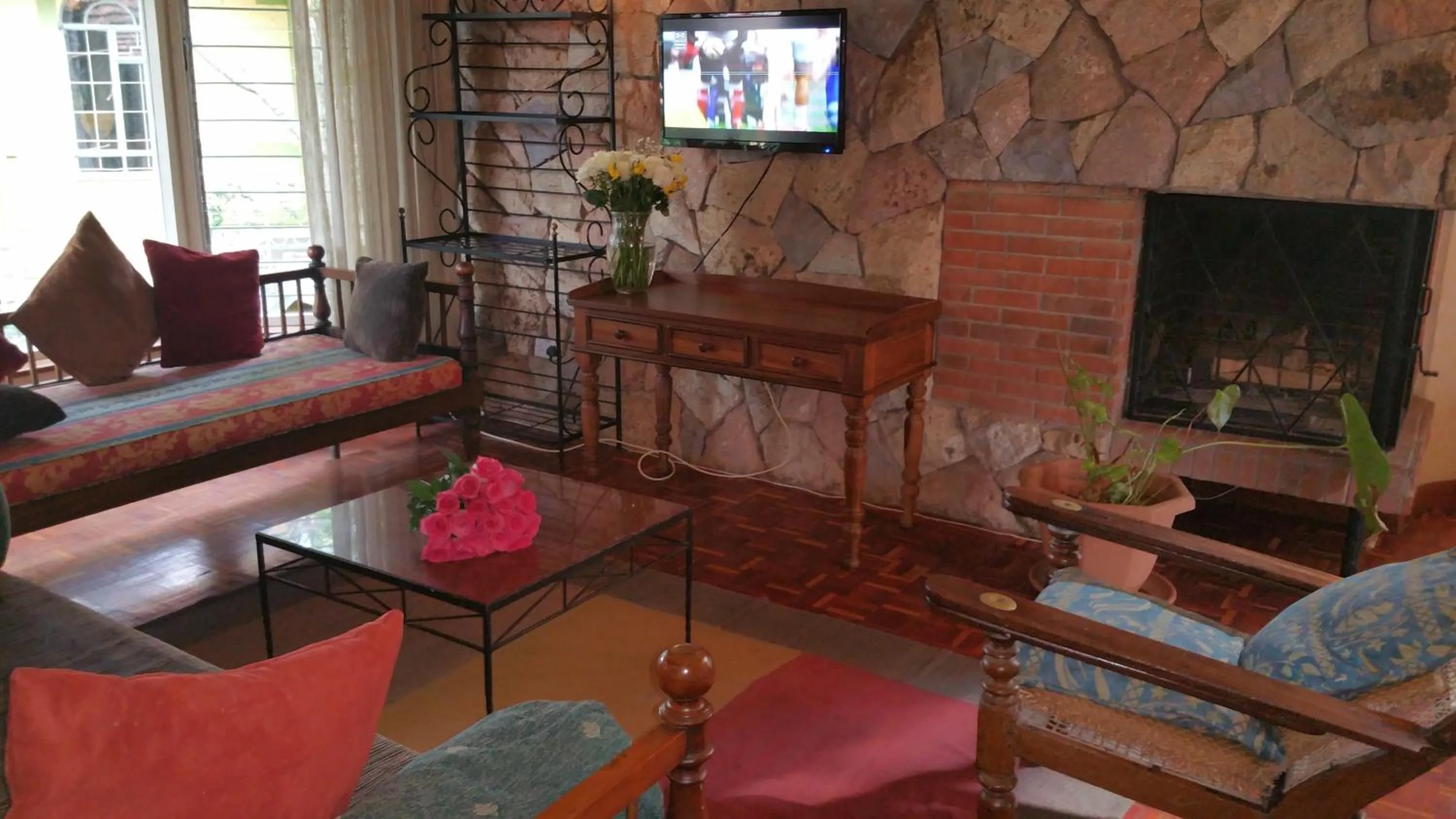 Communal lounge/ TV room in Woodmere Grand Hotel & Serviced Apartments