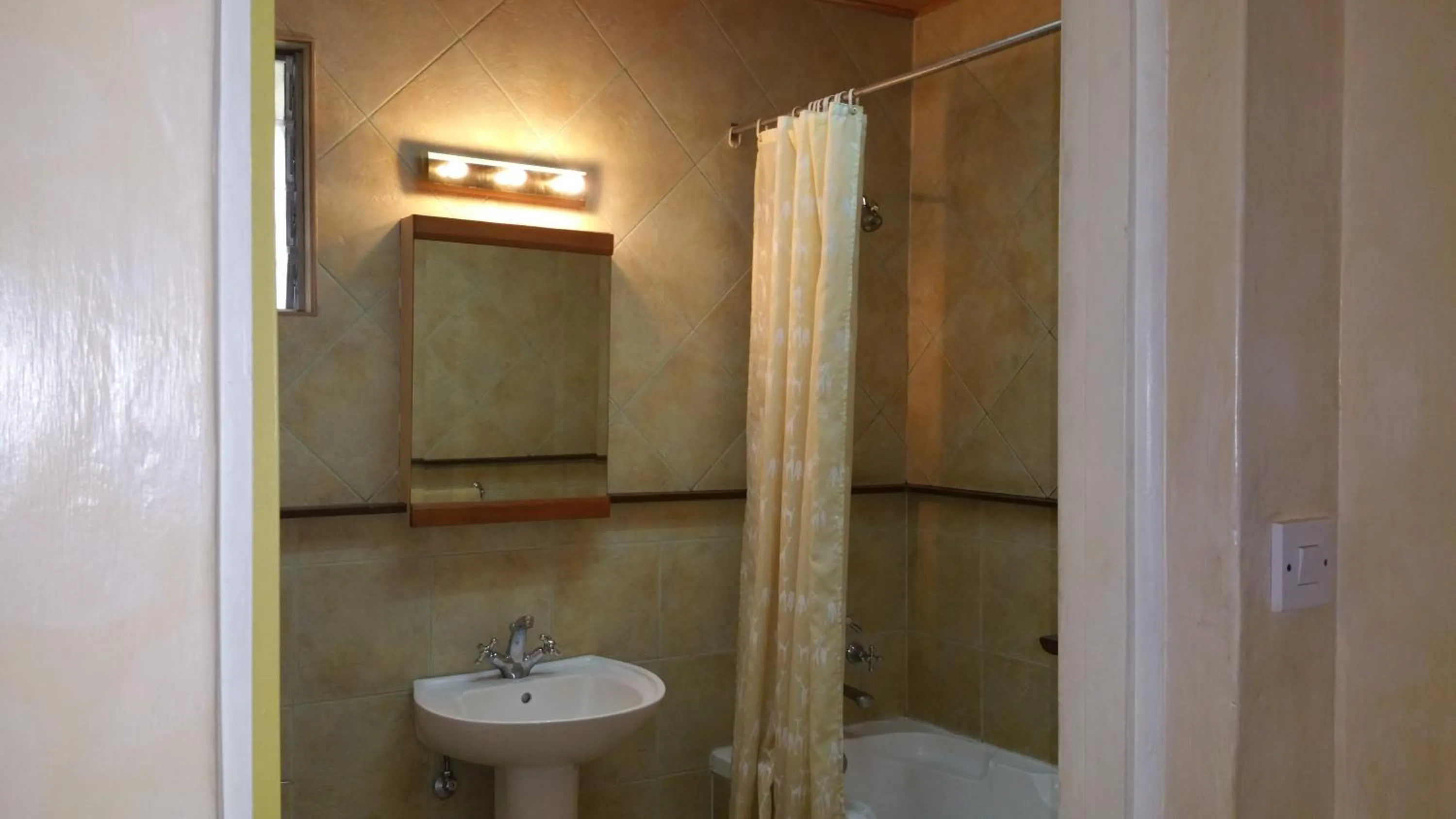 Bathroom in Woodmere Grand Hotel & Serviced Apartments