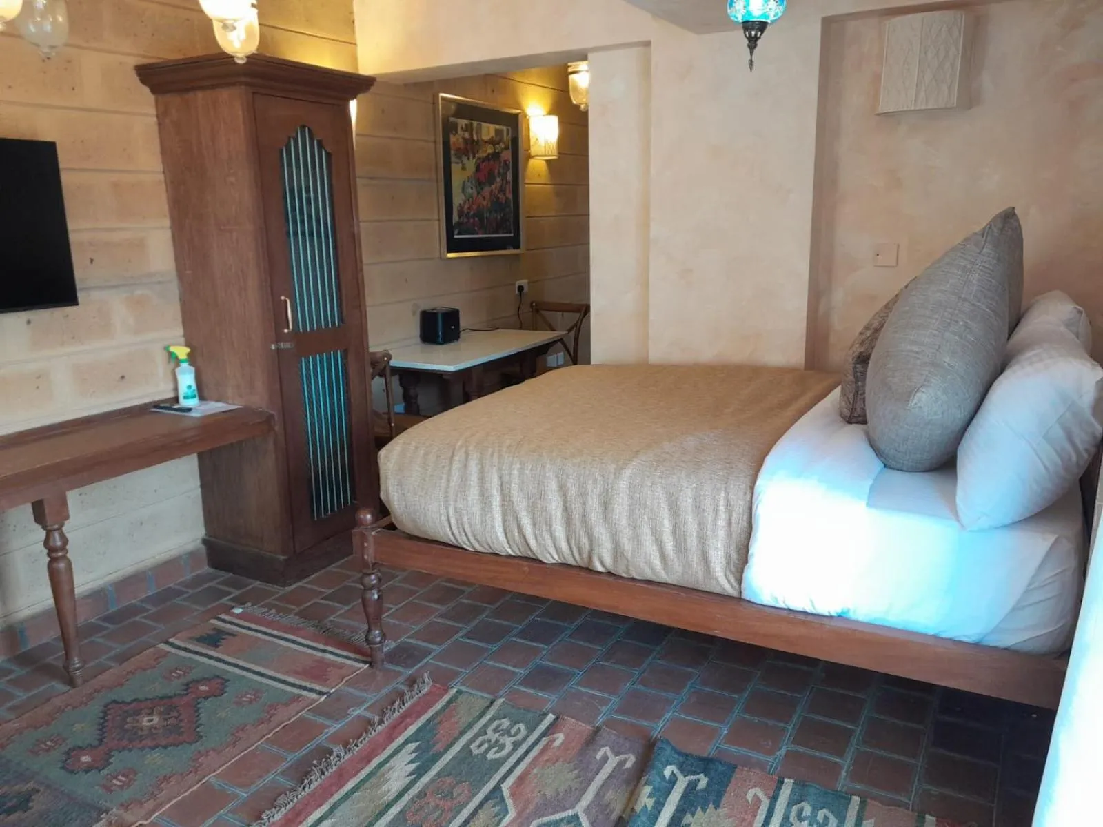 Bed in Woodmere Grand Hotel & Serviced Apartments