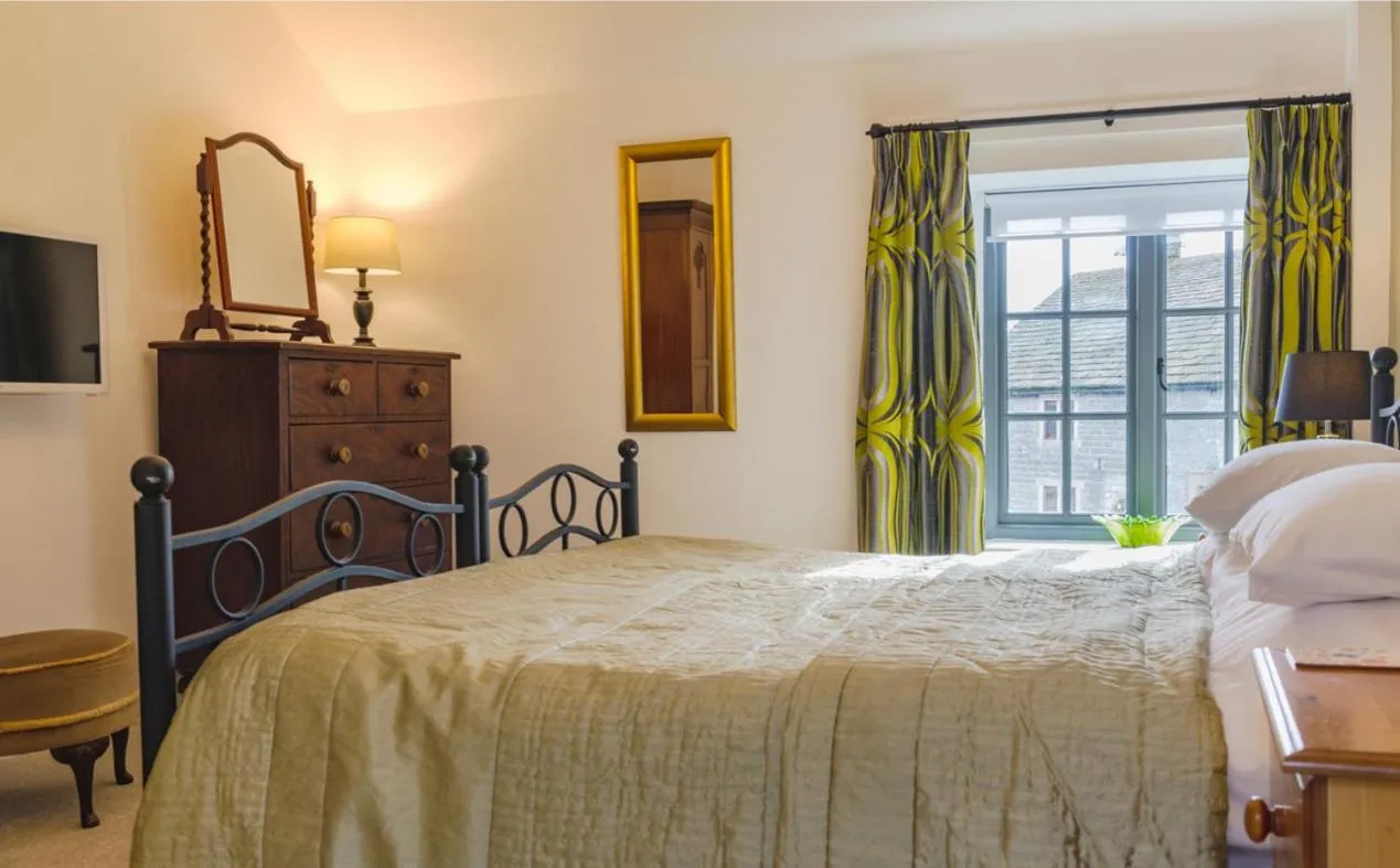 Bedroom, Bed in The Bull at Foolow