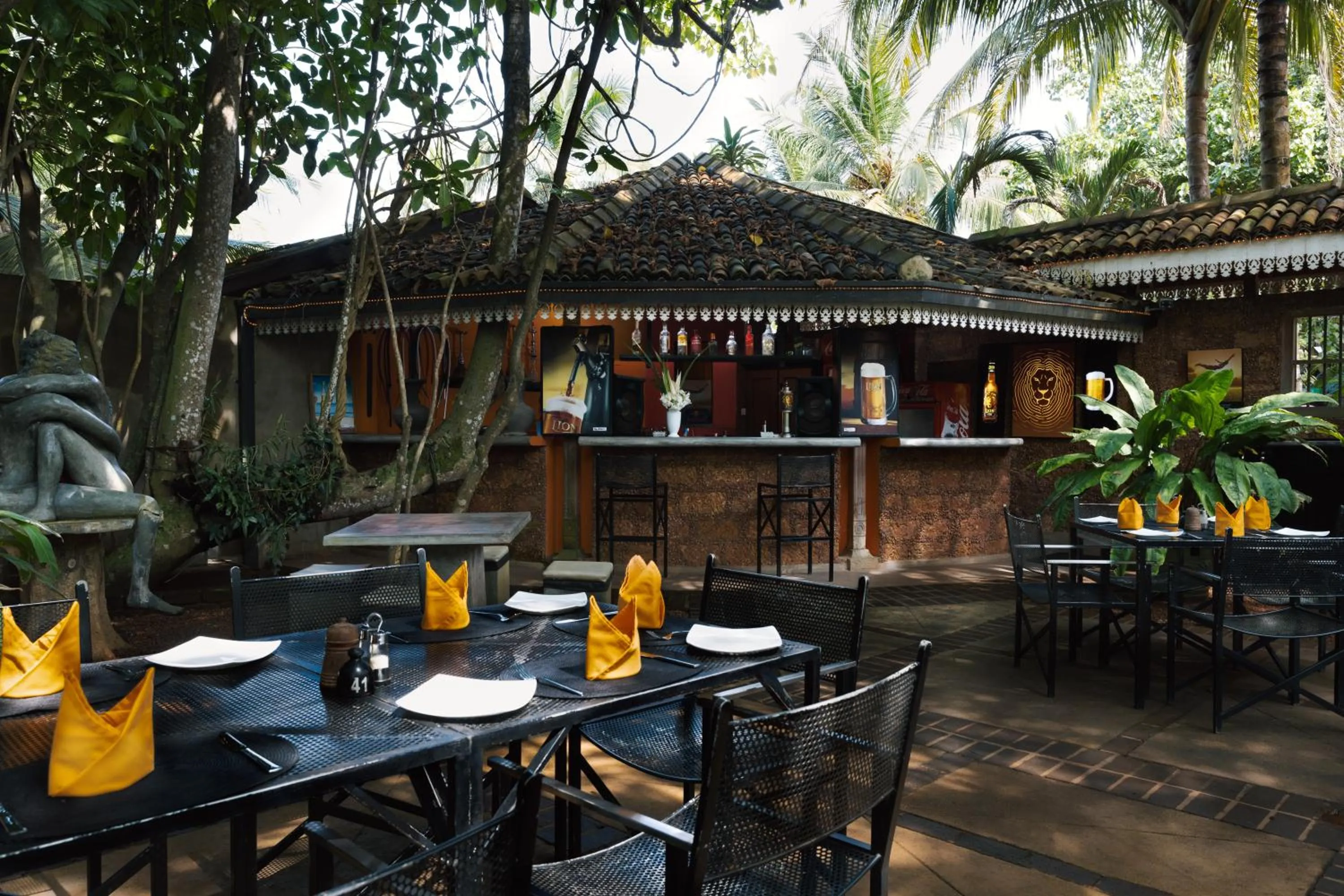 Restaurant/places to eat in Amal Beach Hotel