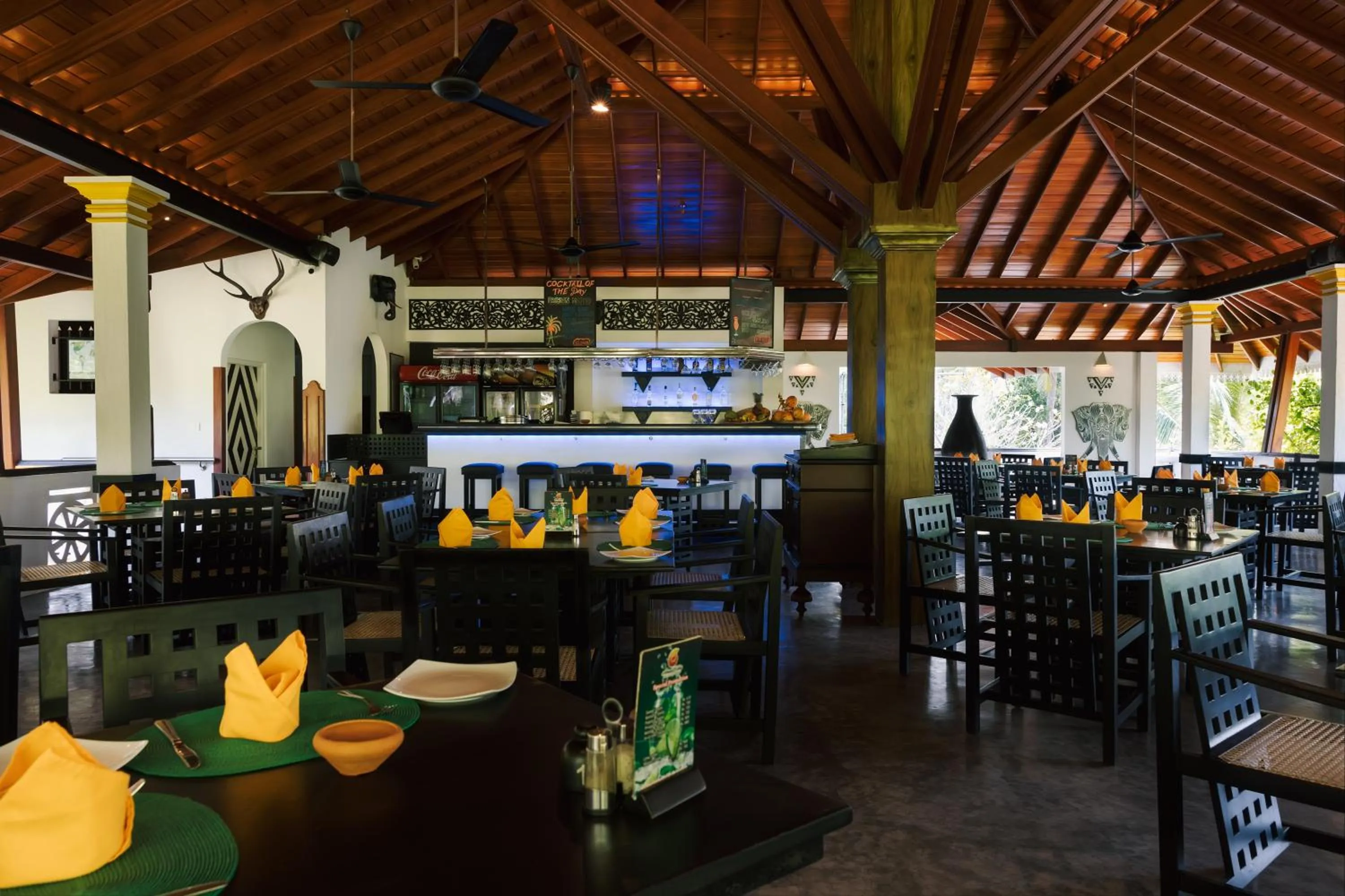 Restaurant/places to eat in Amal Beach Hotel