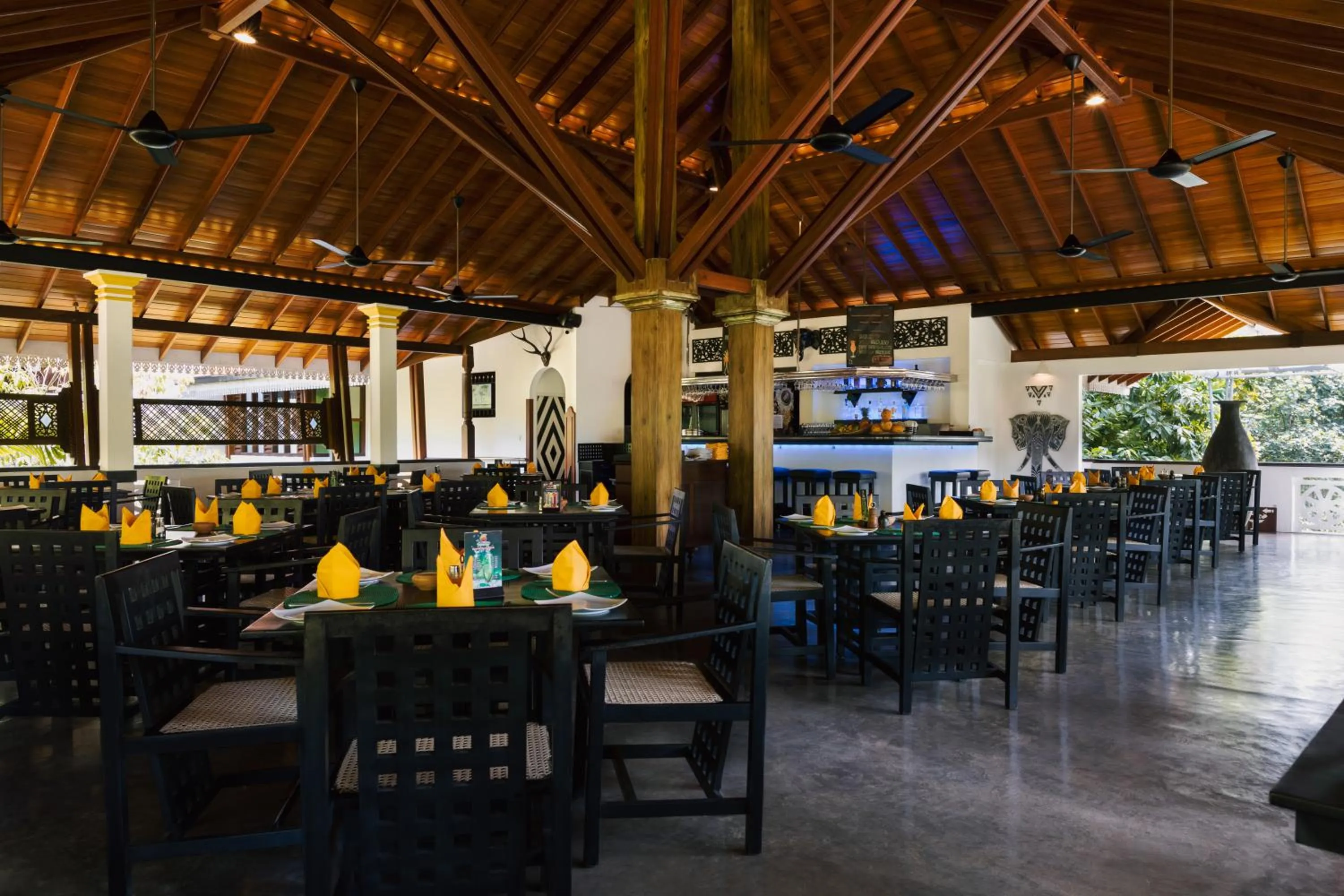 Restaurant/places to eat in Amal Beach Hotel